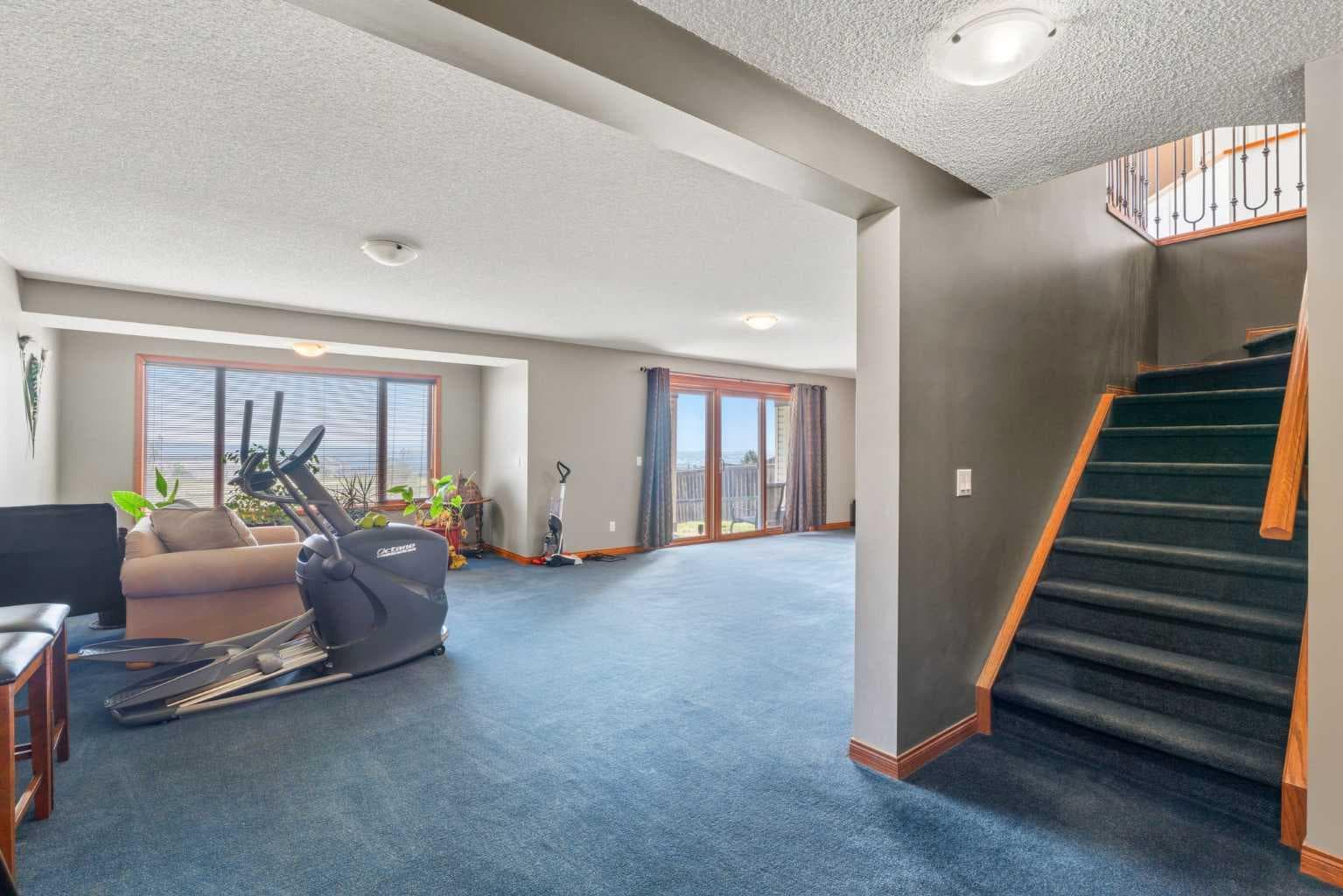 215 Rocky Ridge Drive NW