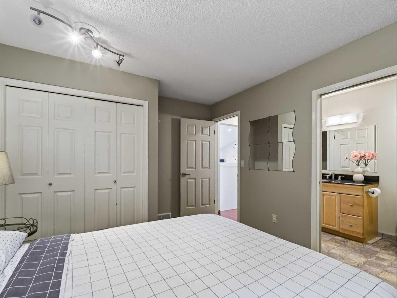 115 Wood Valley Court SW