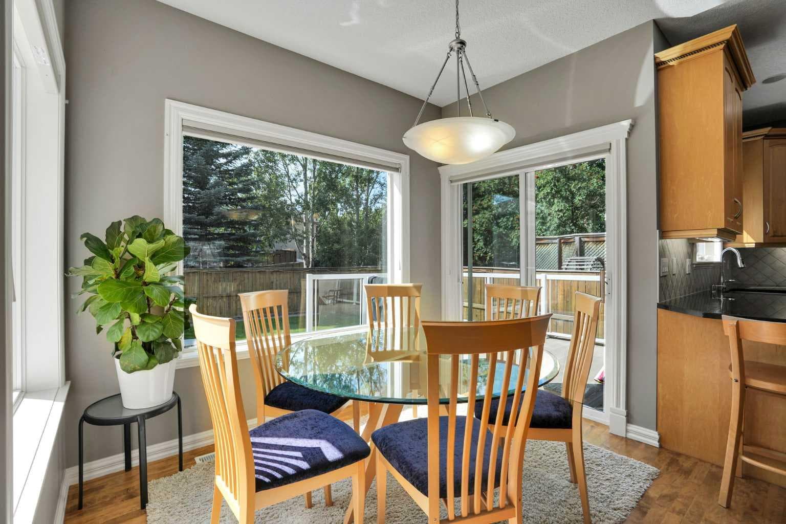 43 Strathlea Place SW