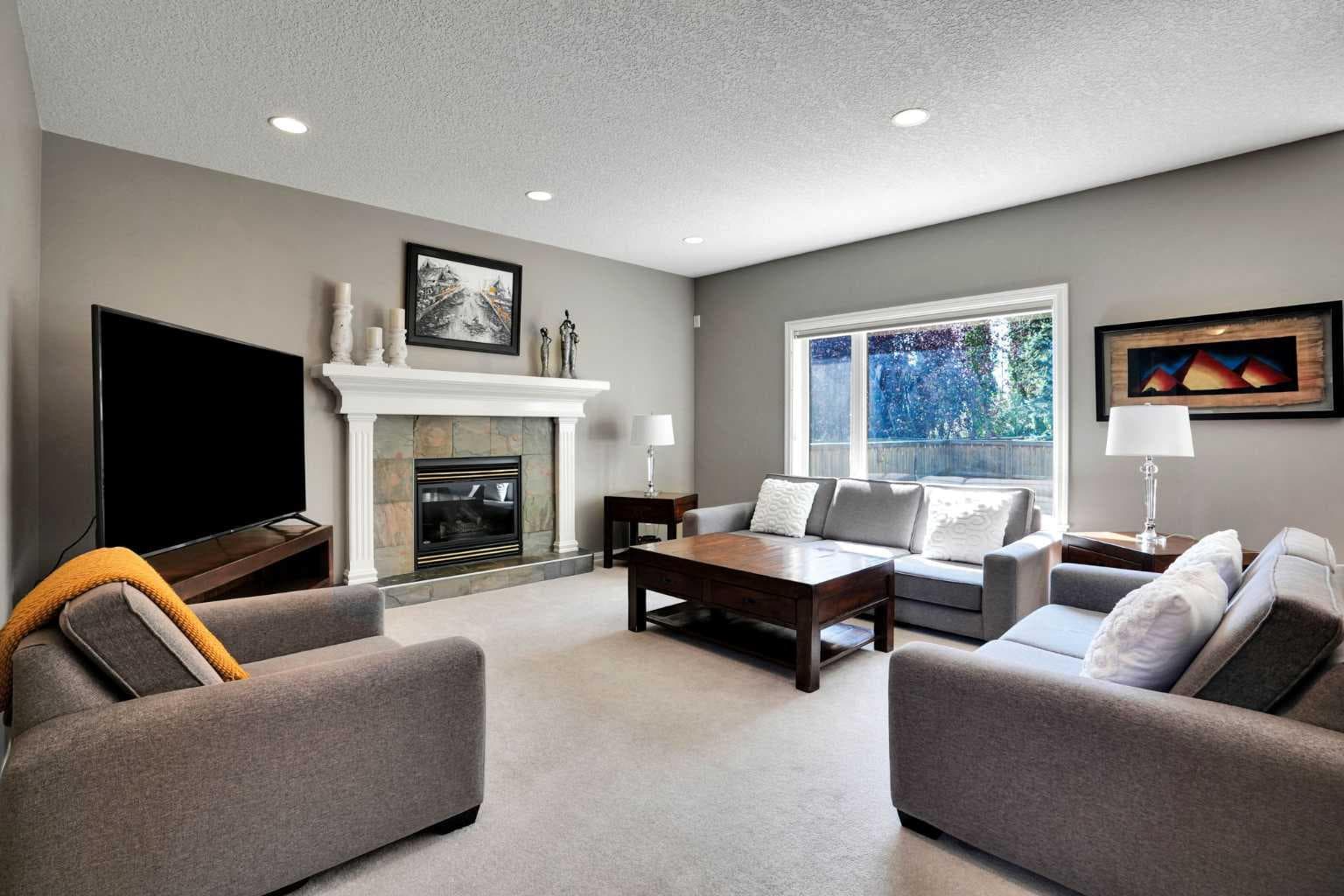 43 Strathlea Place SW
