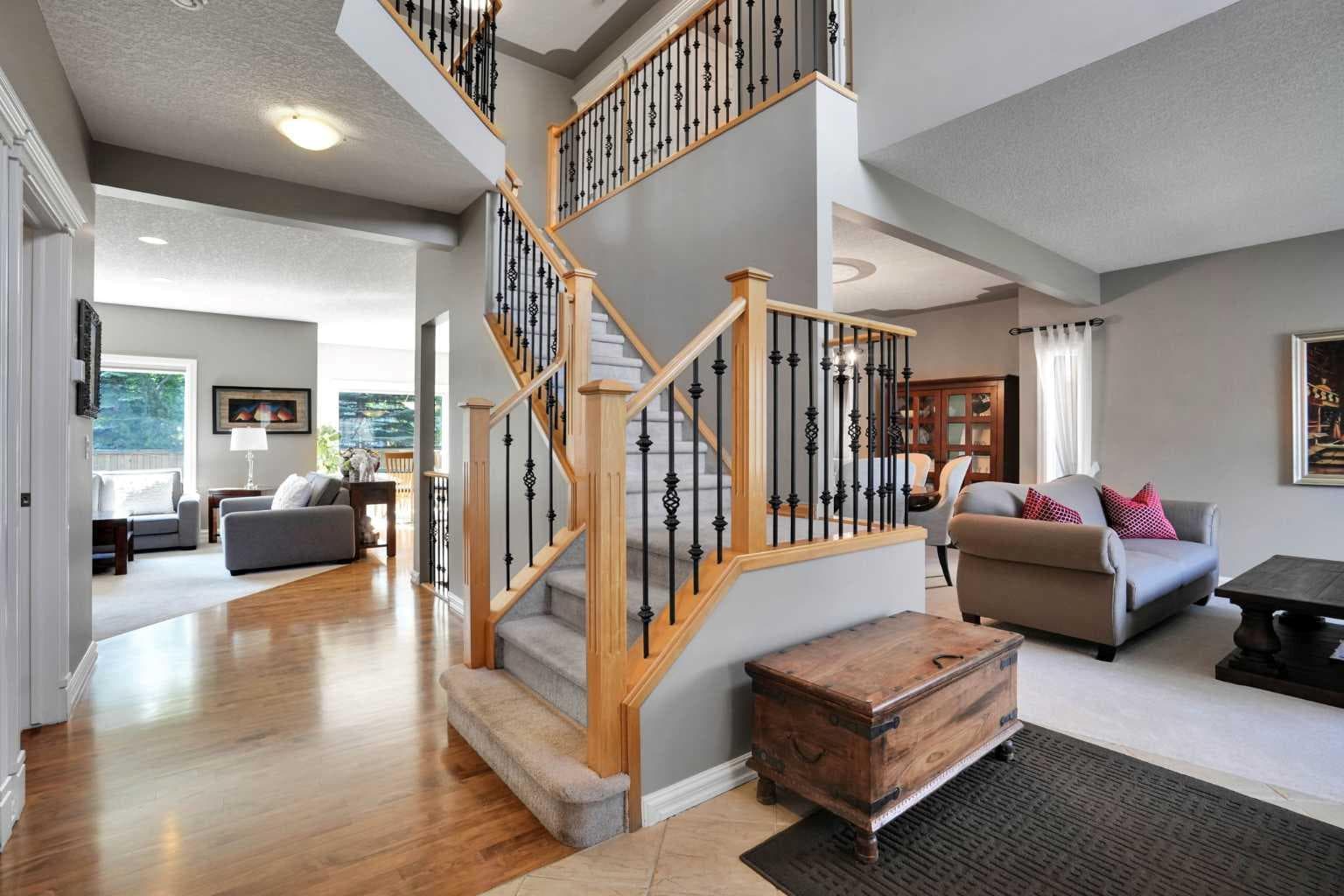 43 Strathlea Place SW
