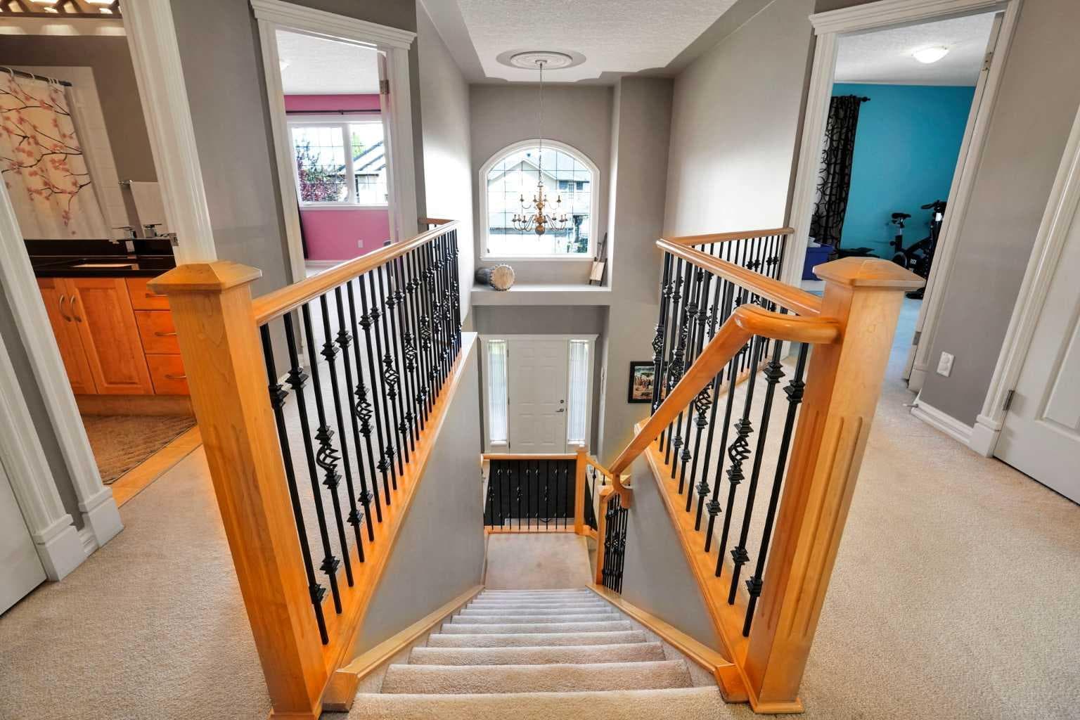 43 Strathlea Place SW