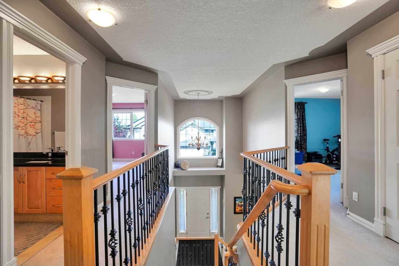 43 Strathlea Place SW