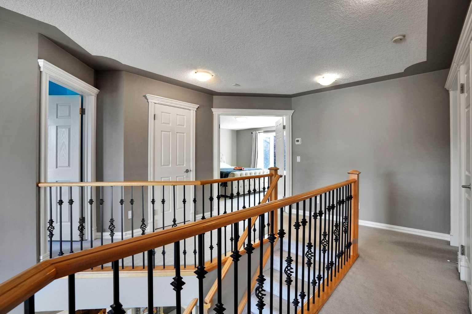 43 Strathlea Place SW