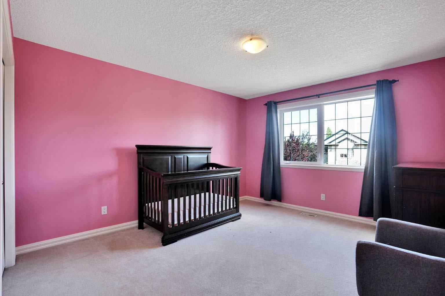 43 Strathlea Place SW