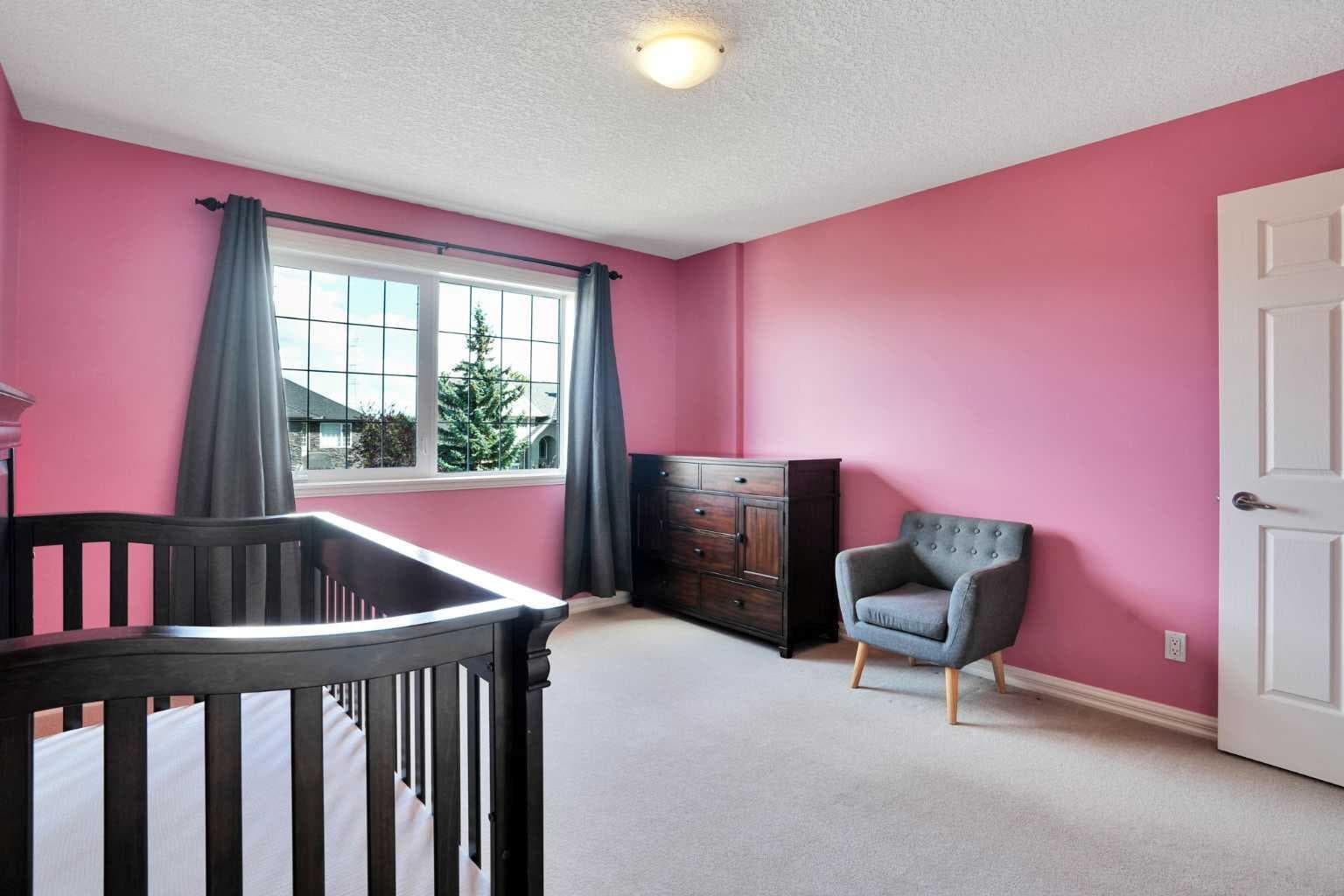 43 Strathlea Place SW