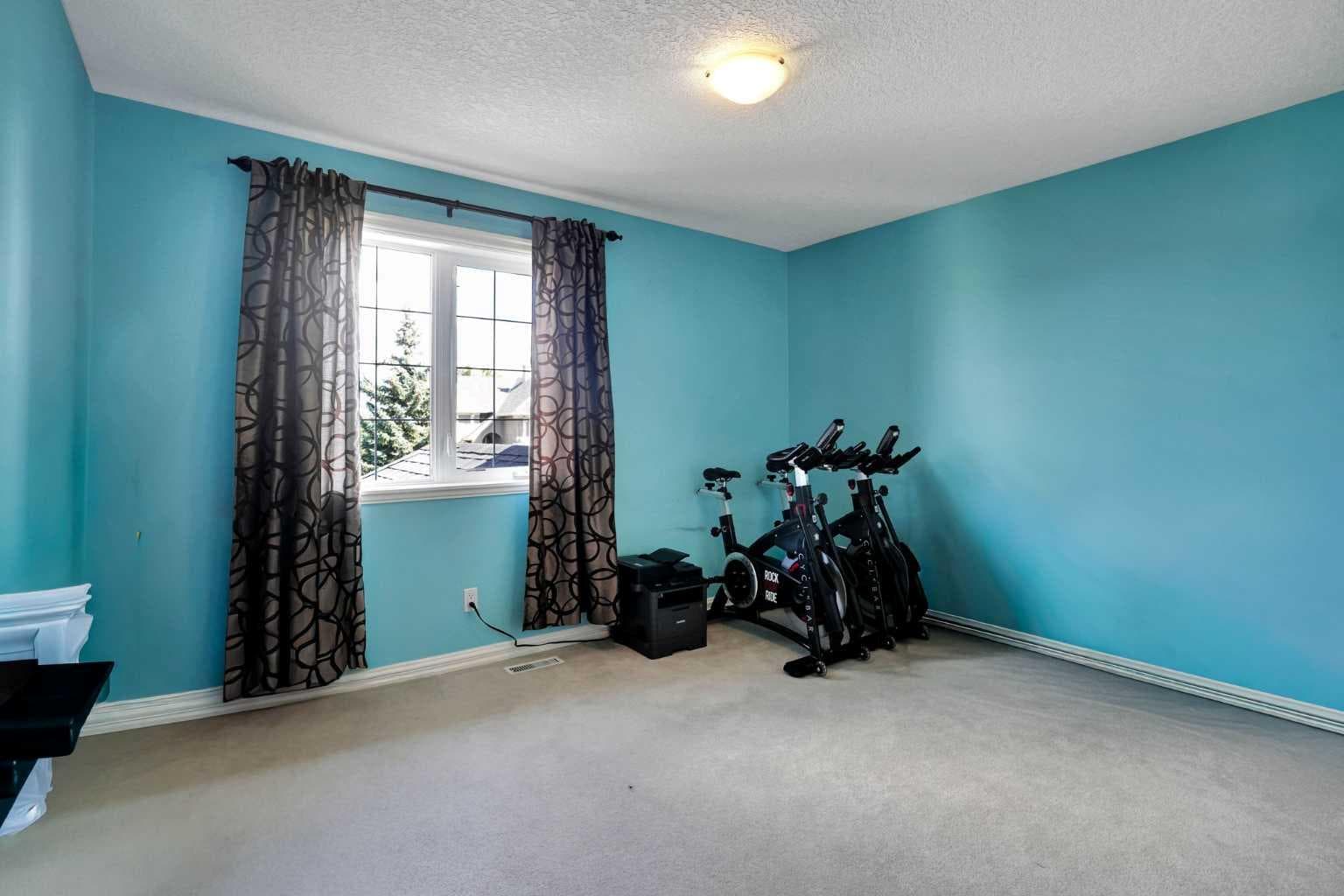 43 Strathlea Place SW