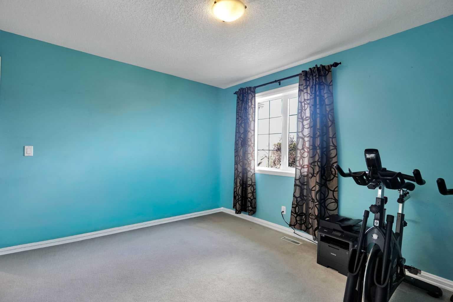 43 Strathlea Place SW