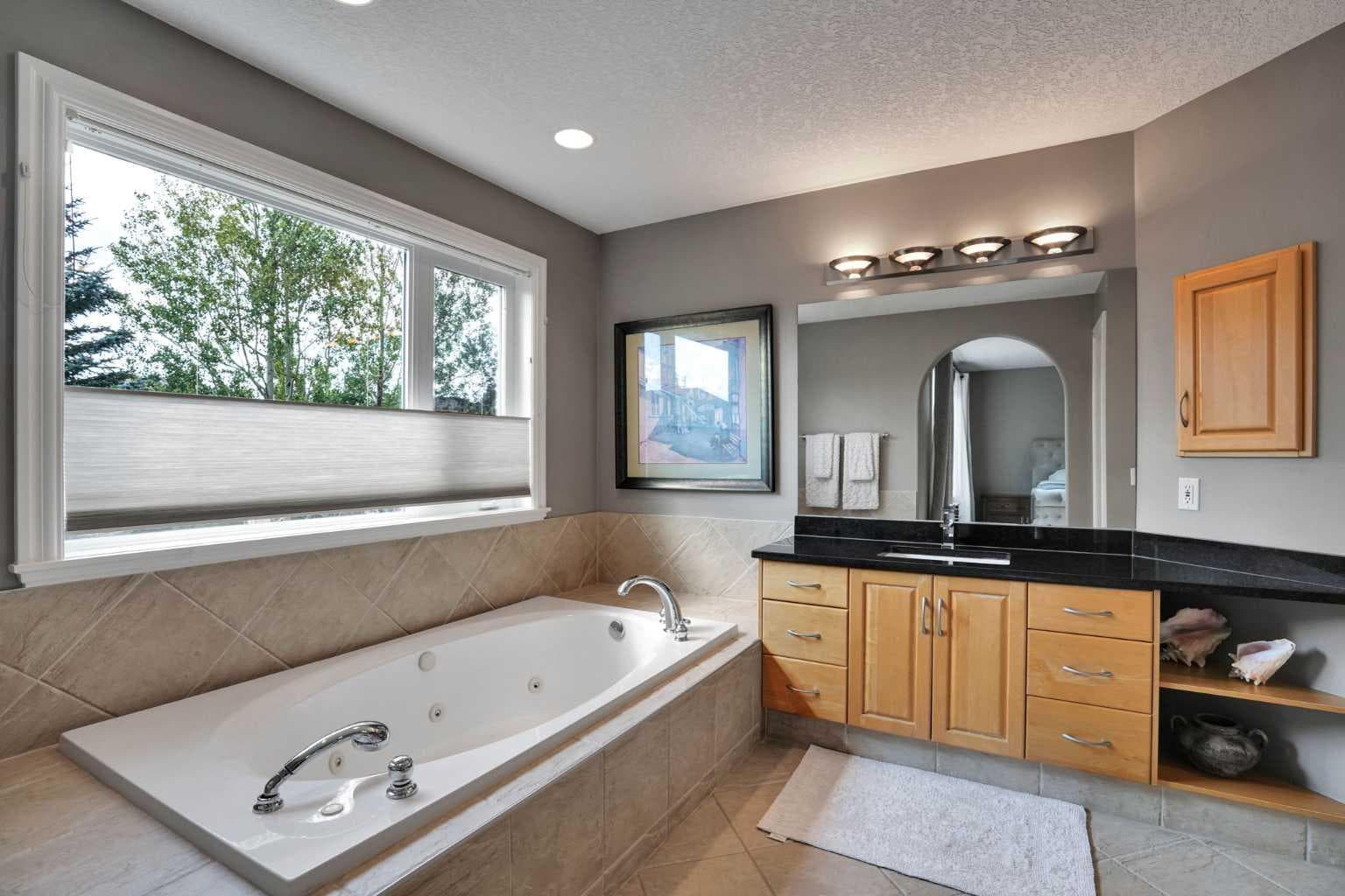 43 Strathlea Place SW
