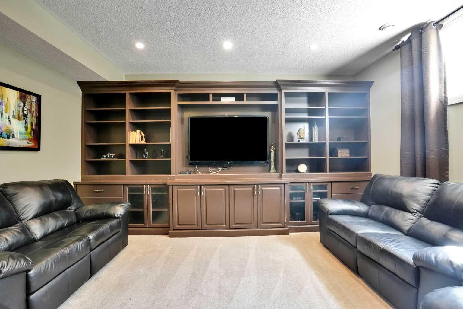 43 Strathlea Place SW