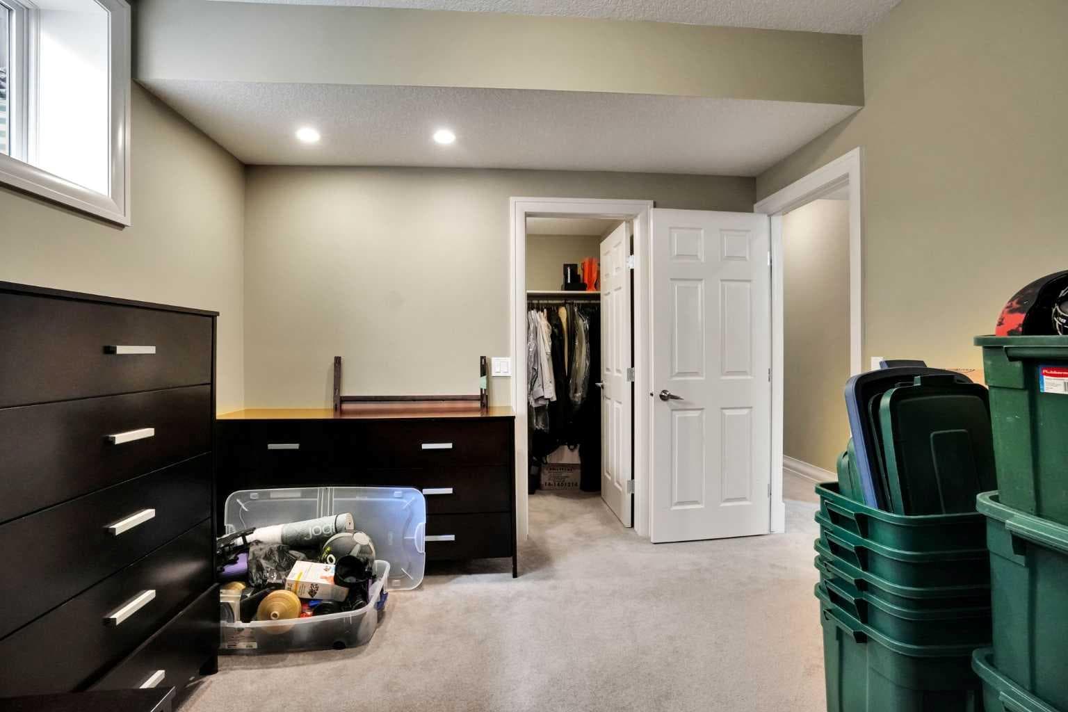 43 Strathlea Place SW