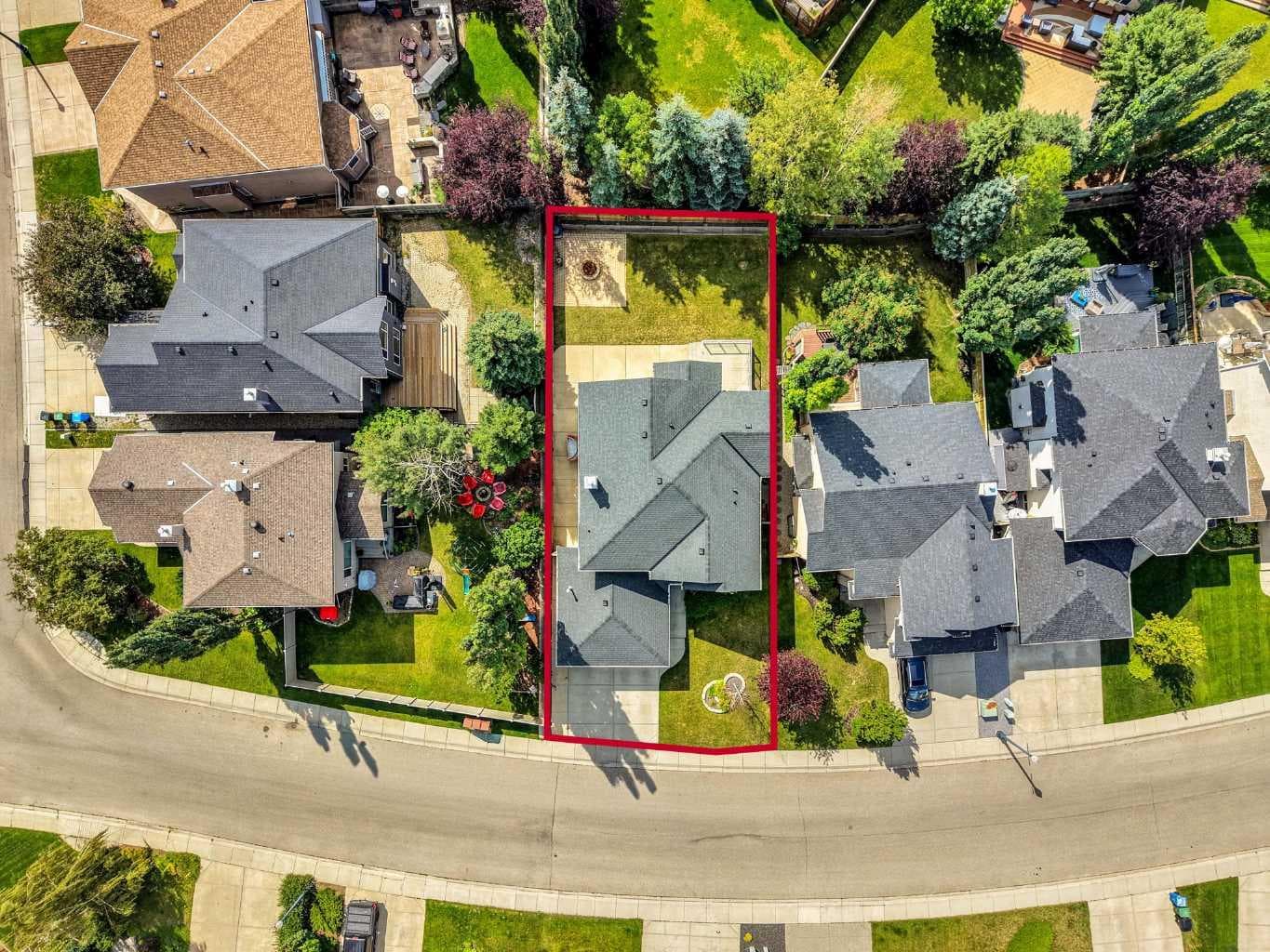 43 Strathlea Place SW