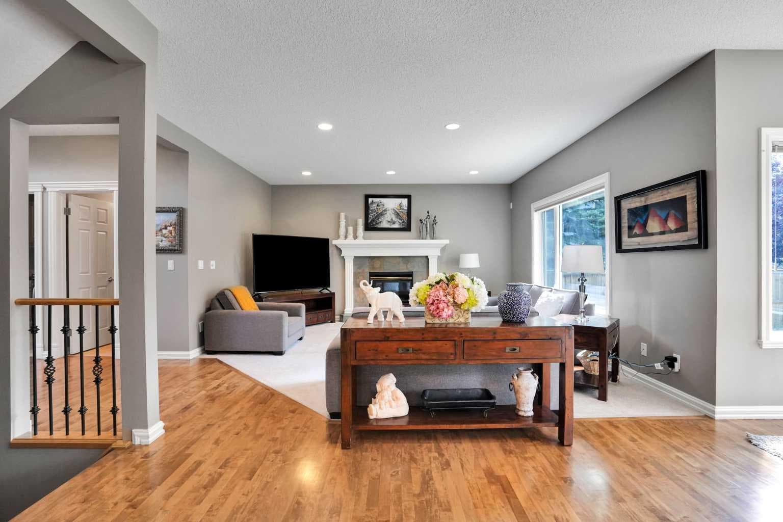 43 Strathlea Place SW