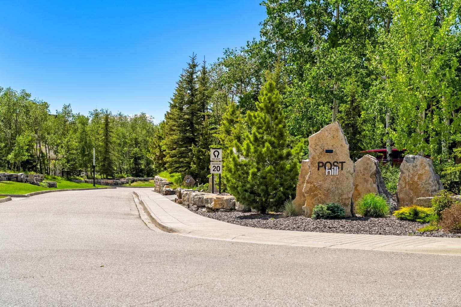 136 Posthill Drive SW