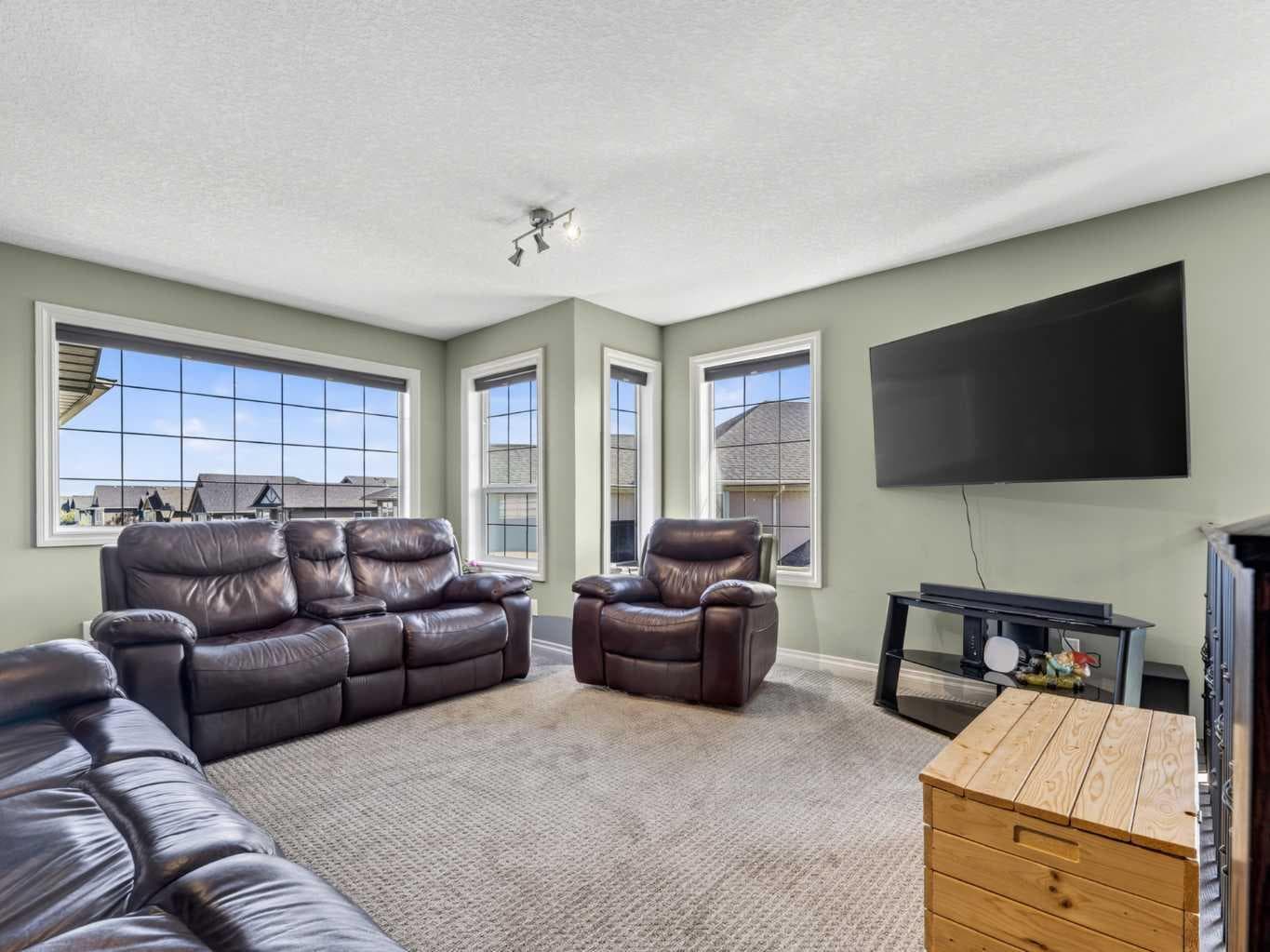 193 Kinniburgh Way 