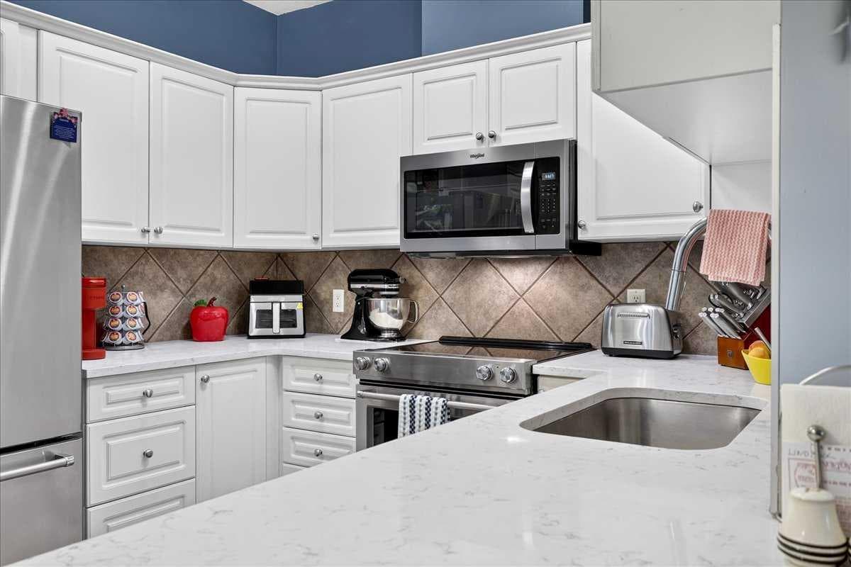 1109, 1109 Lake Fraser Green SE