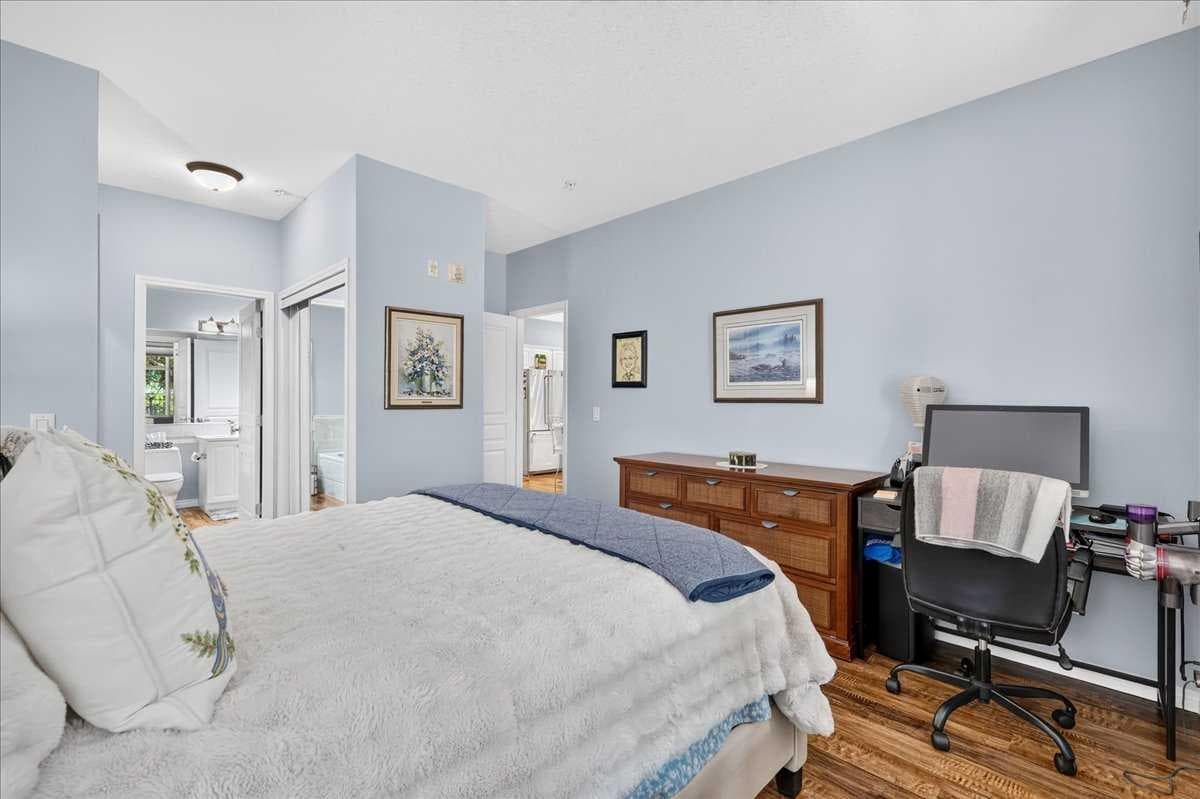 1109, 1109 Lake Fraser Green SE