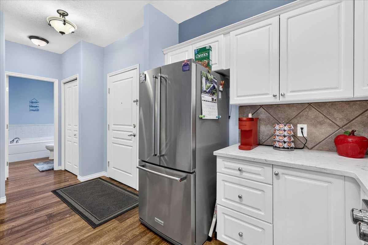 1109, 1109 Lake Fraser Green SE
