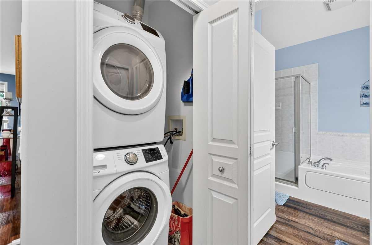 1109, 1109 Lake Fraser Green SE