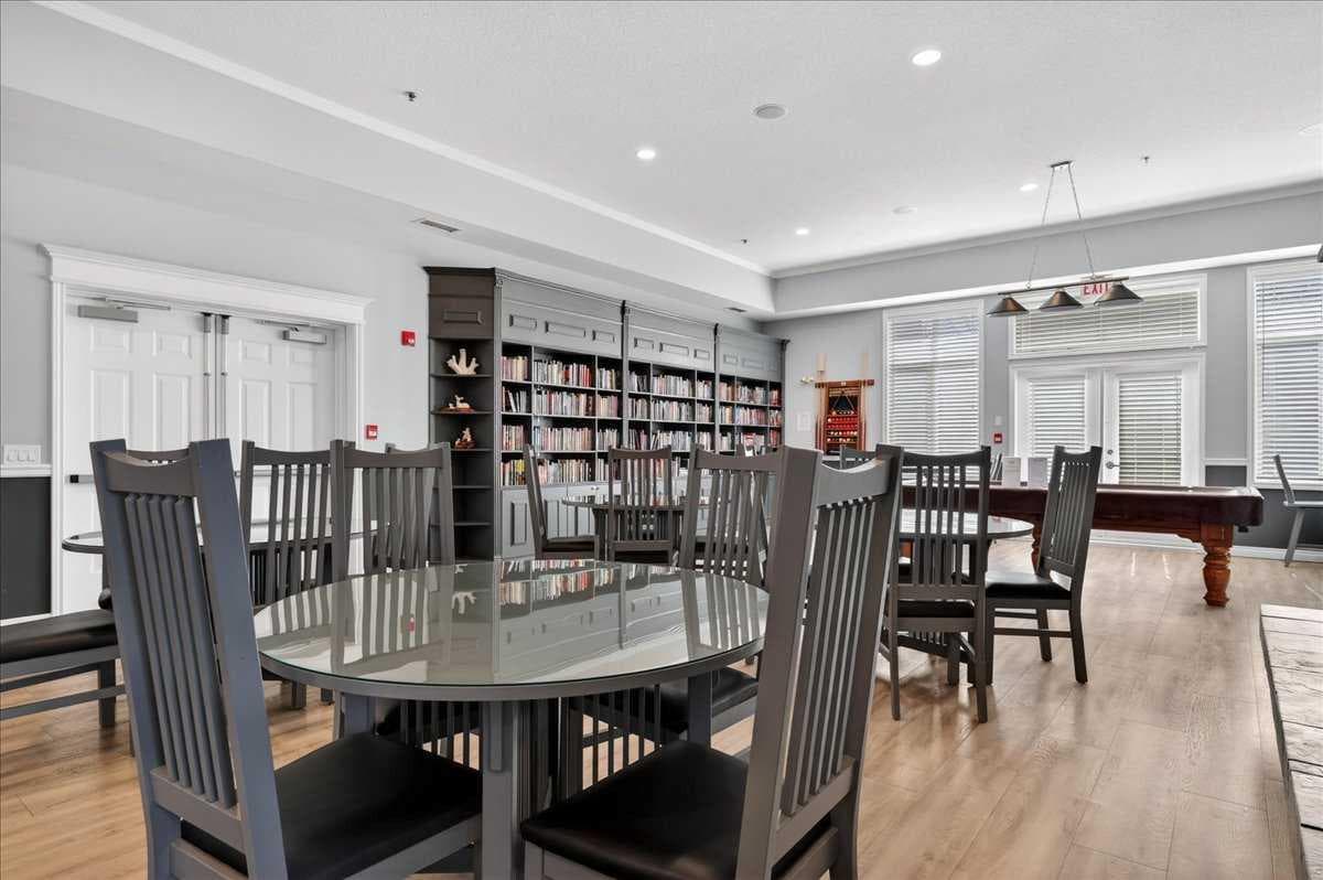 1109, 1109 Lake Fraser Green SE