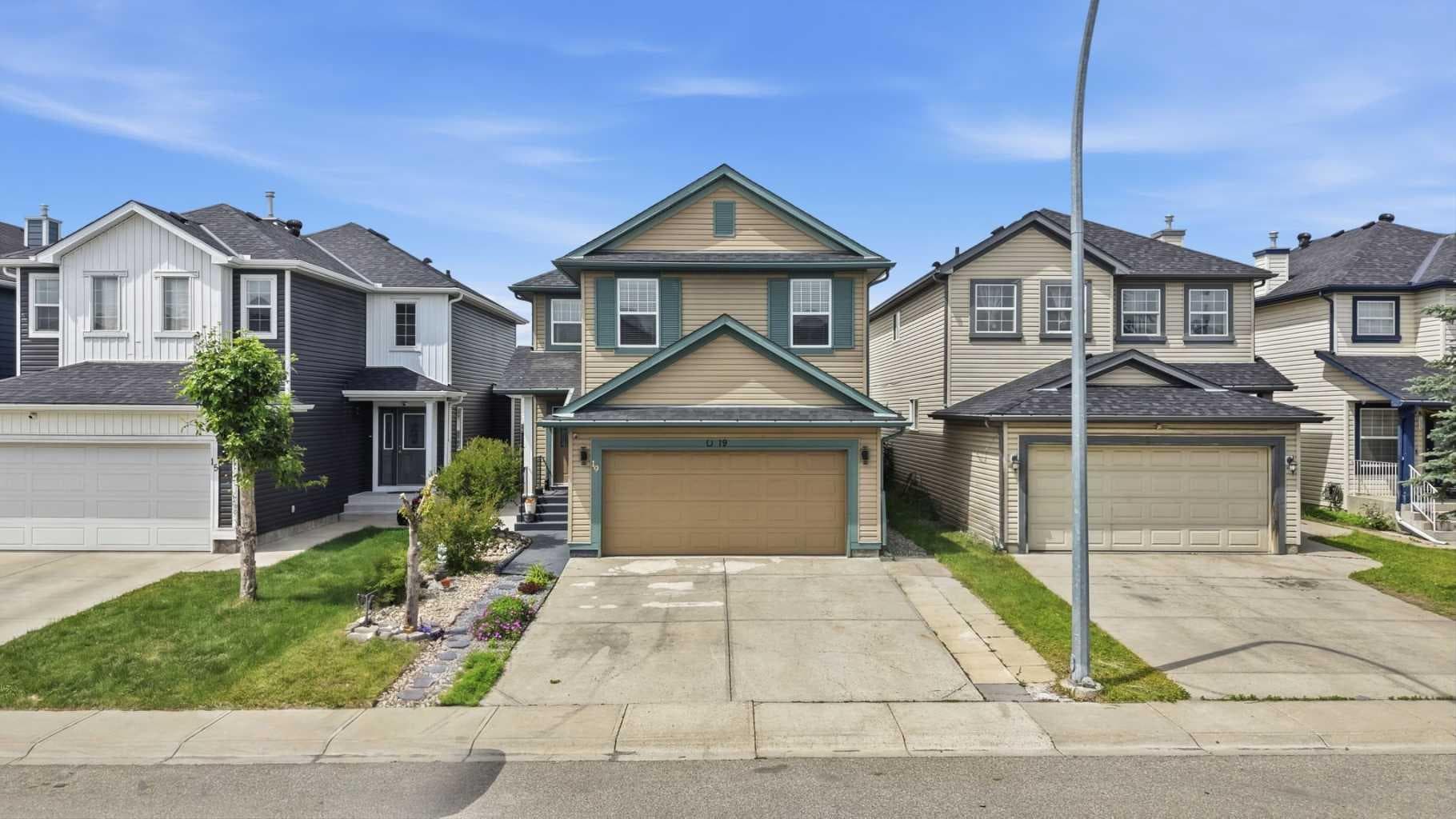19 MARTHA'S MEADOW Close NE