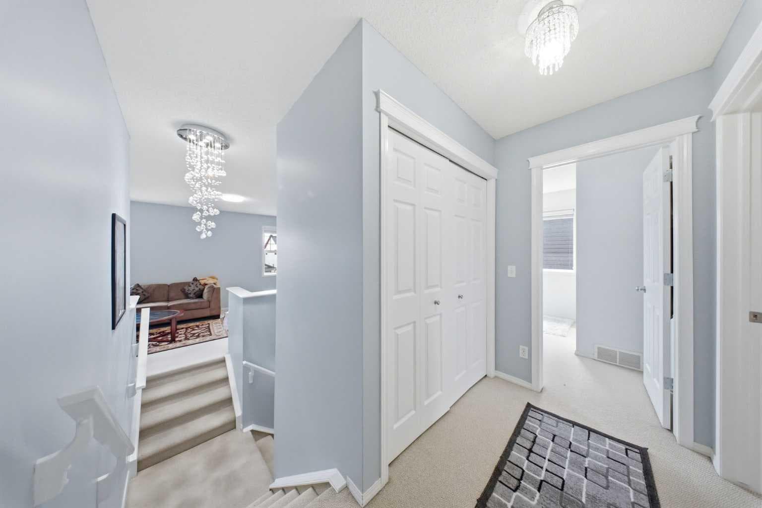 19 MARTHA'S MEADOW Close NE