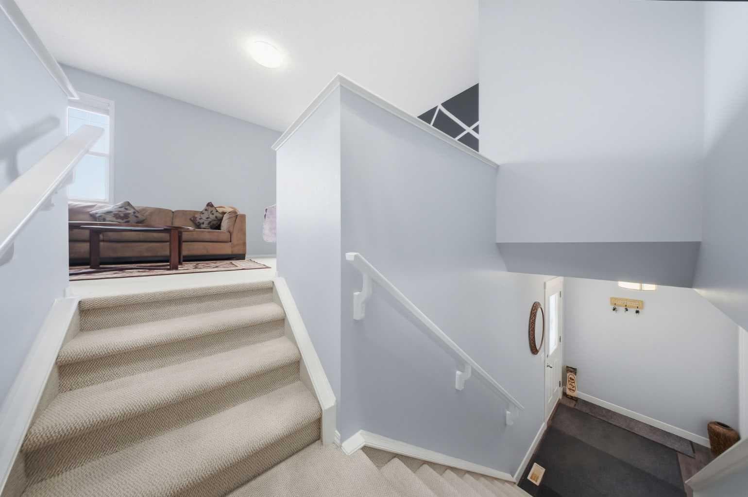 19 MARTHA'S MEADOW Close NE