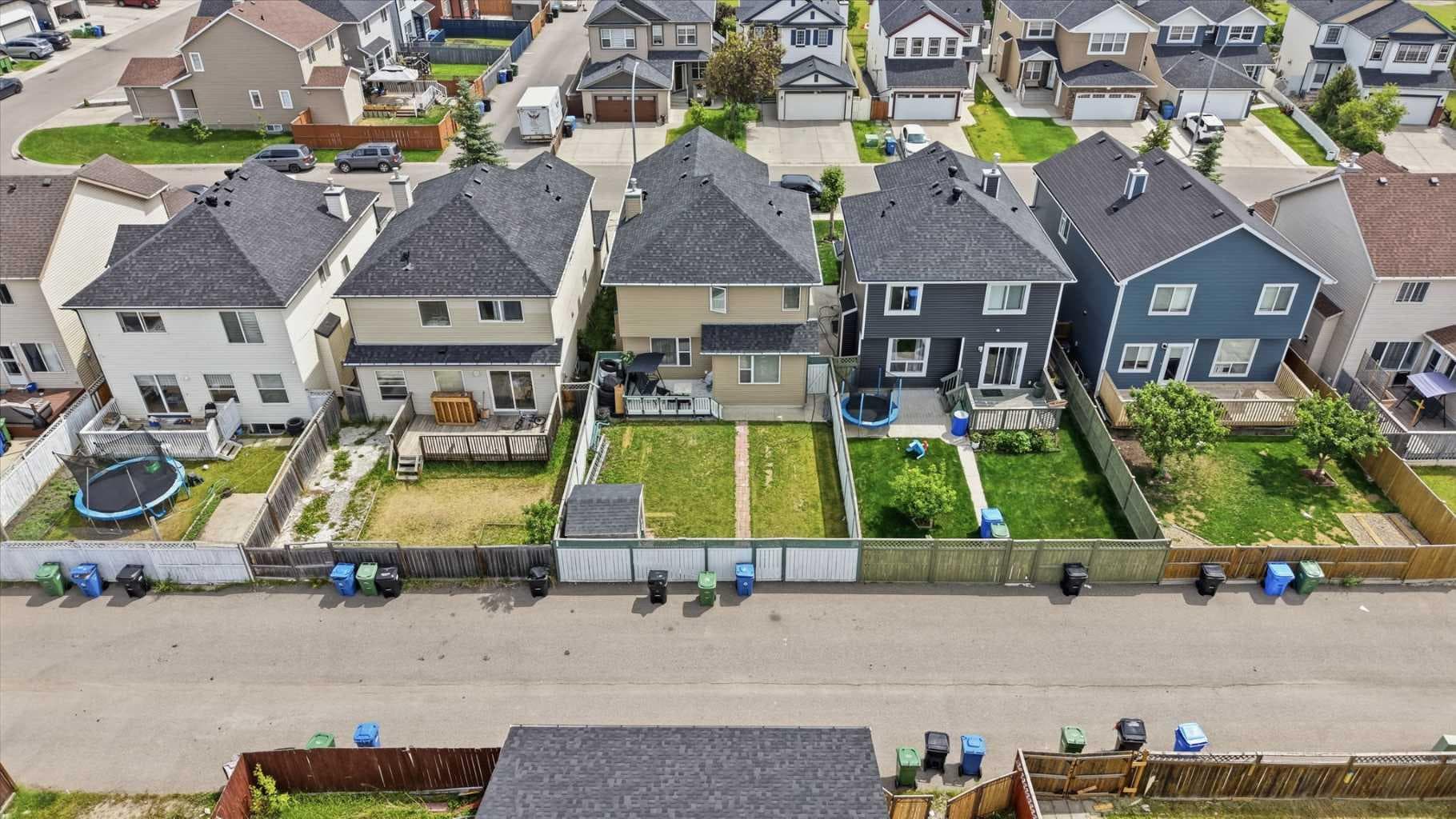 19 MARTHA'S MEADOW Close NE