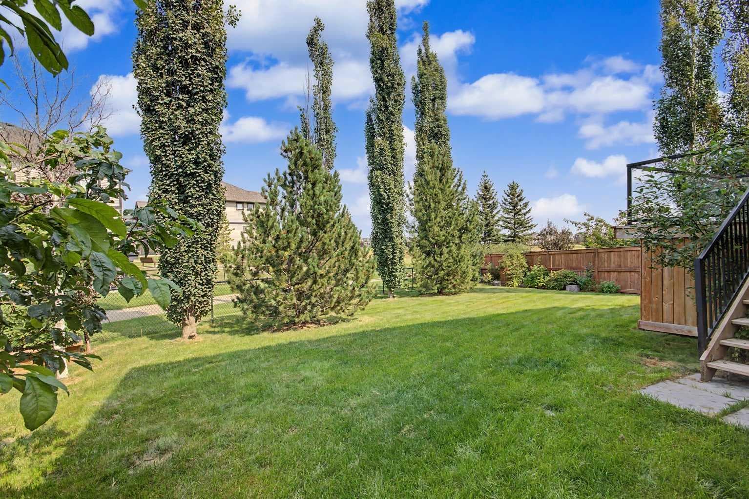 125 Williamstown Green NW