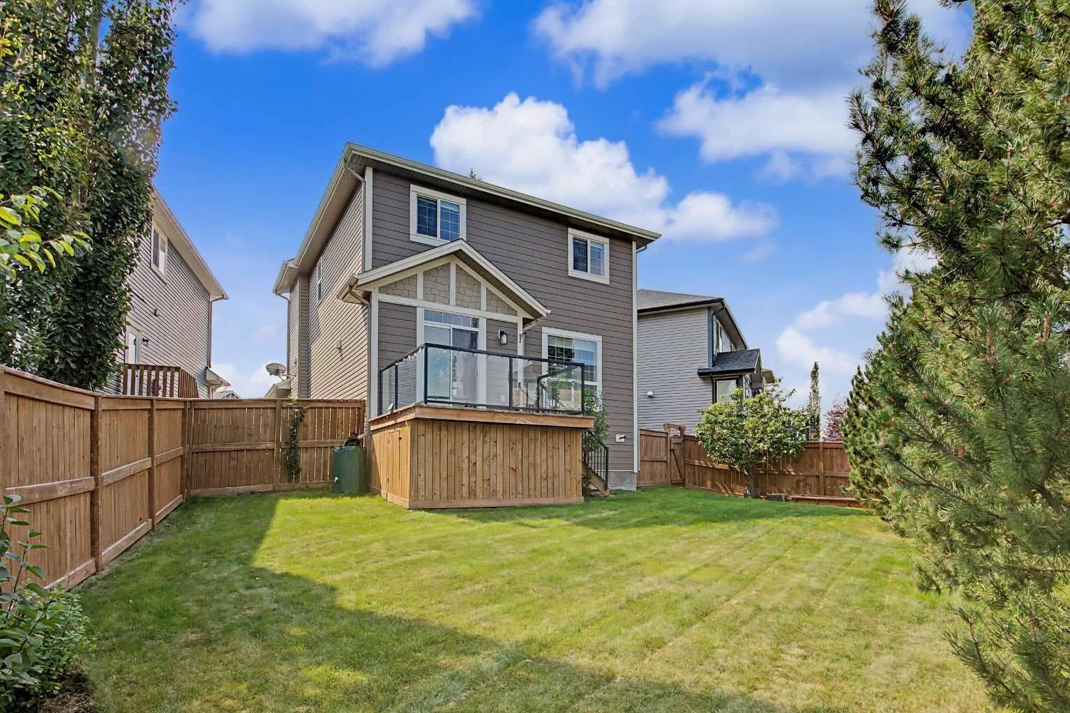 125 Williamstown Green NW