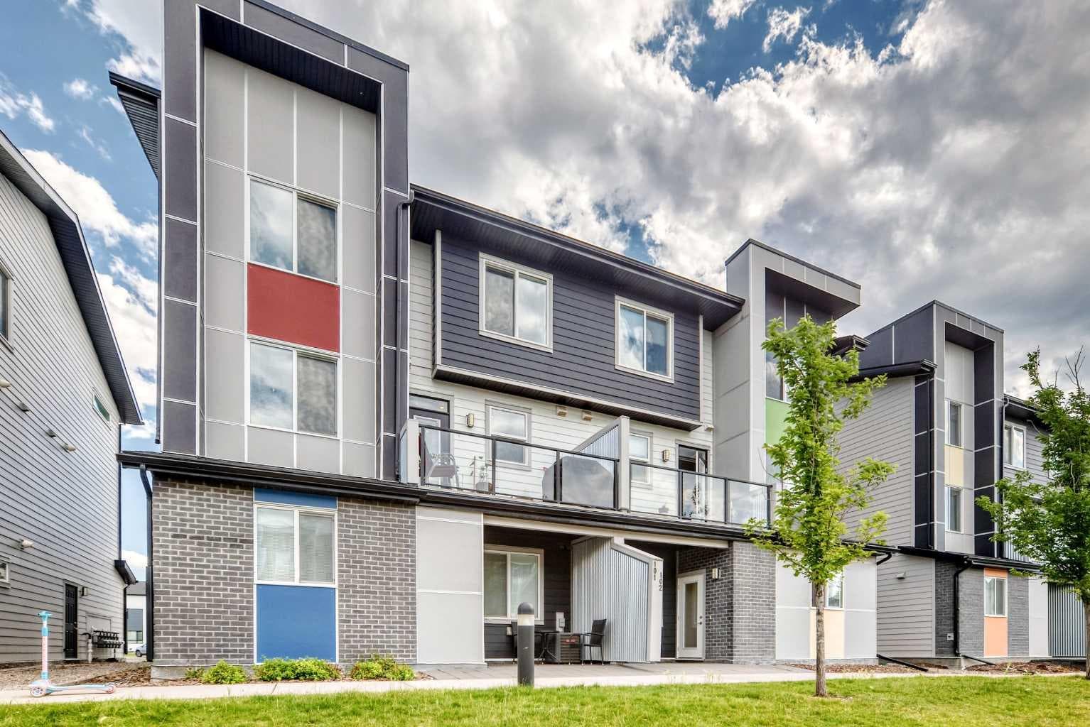 203, 120 Redstone Walk NE