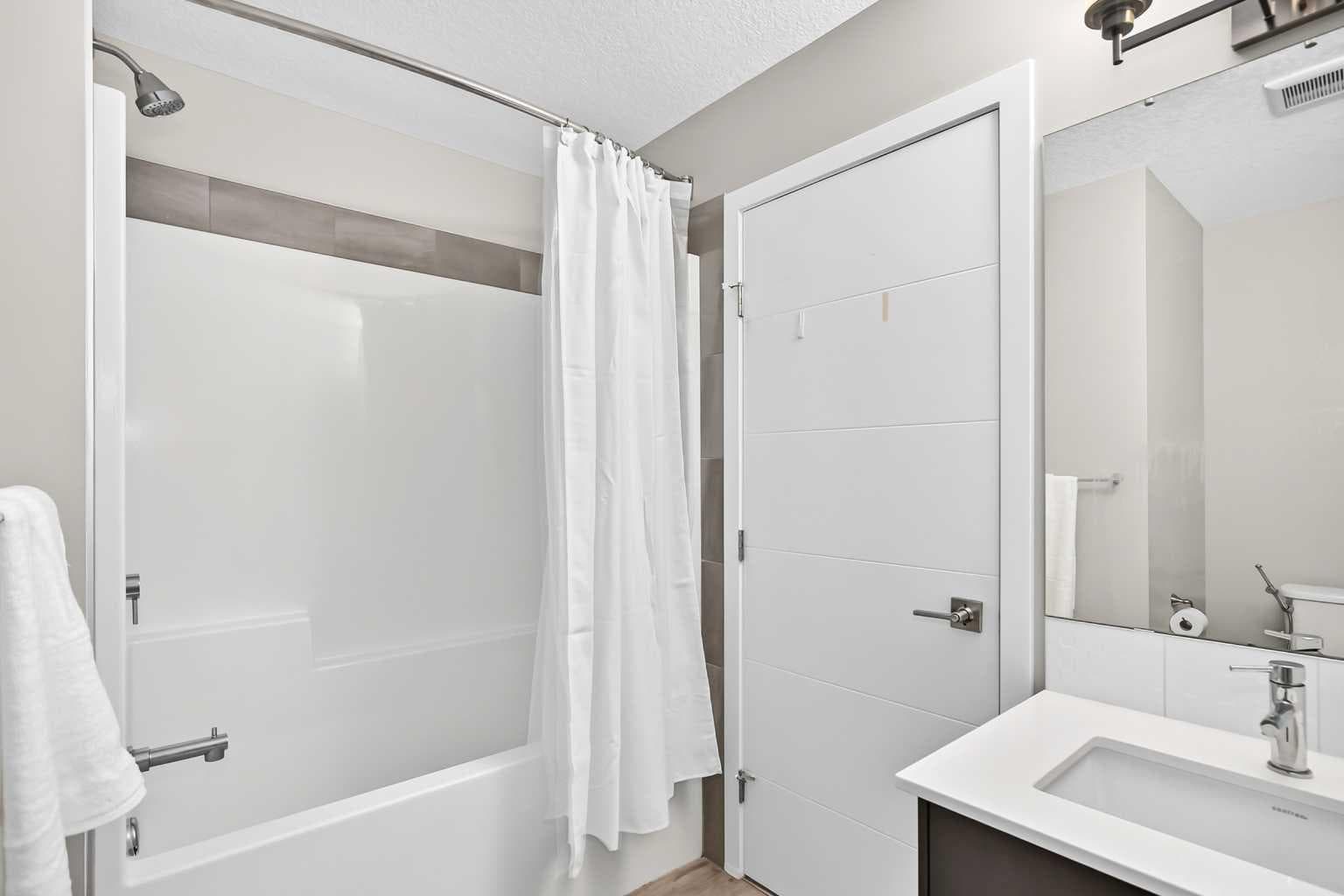 203, 120 Redstone Walk NE