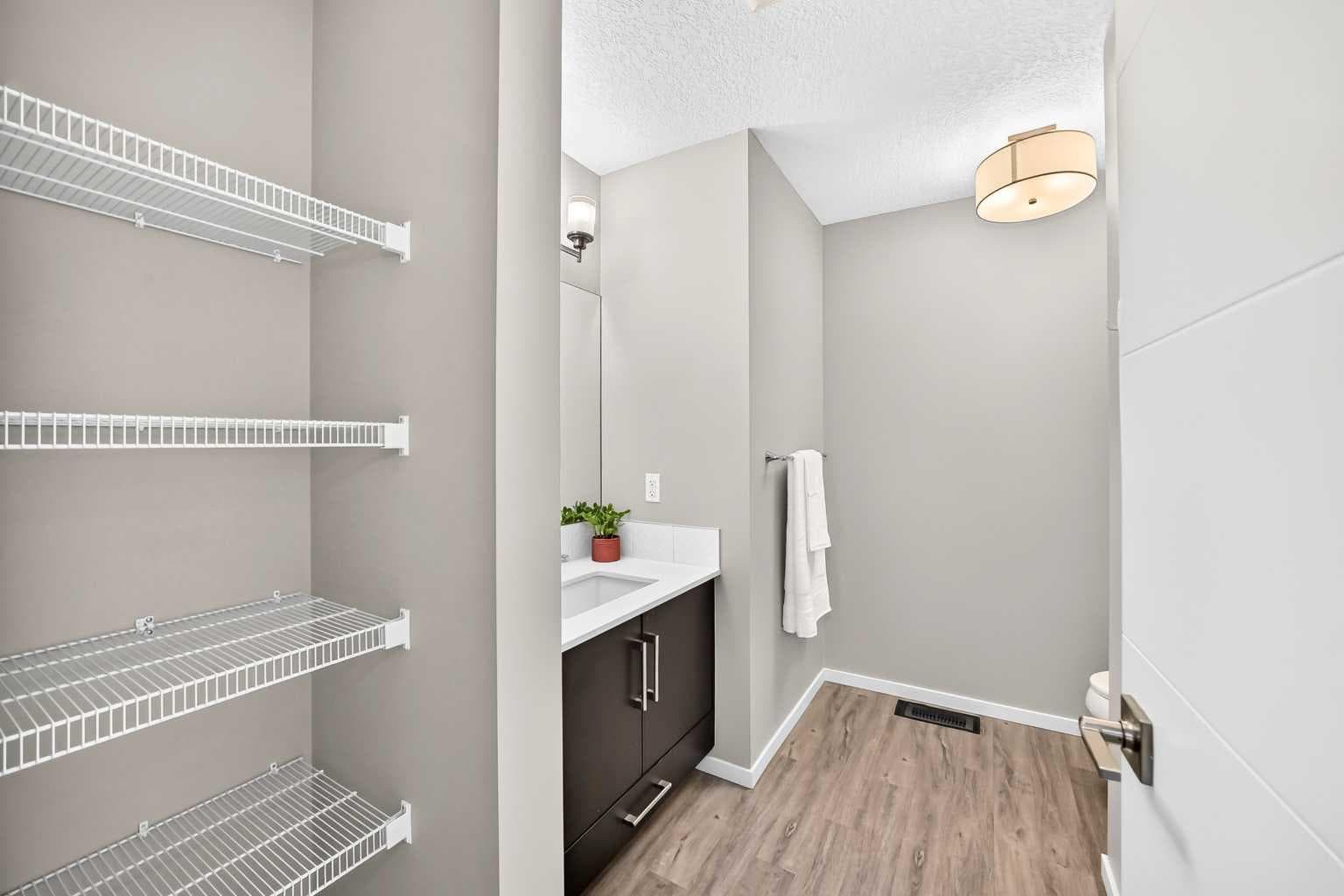 203, 120 Redstone Walk NE