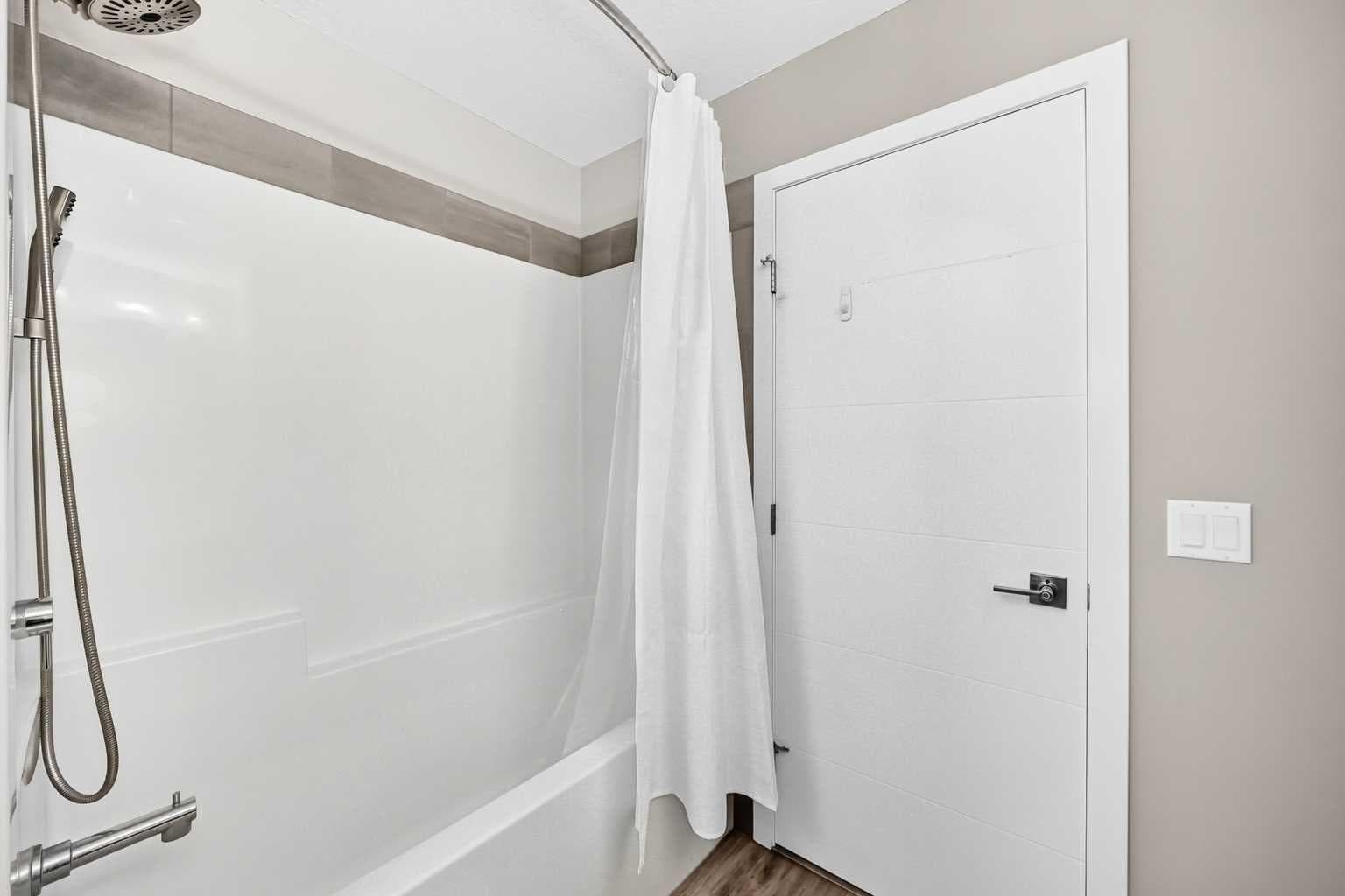203, 120 Redstone Walk NE