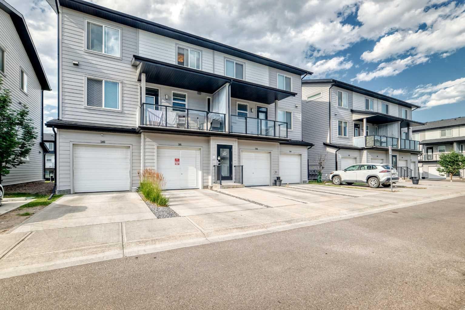 203, 120 Redstone Walk NE