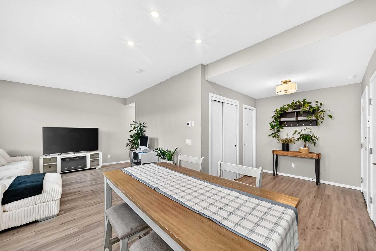203, 120 Redstone Walk NE