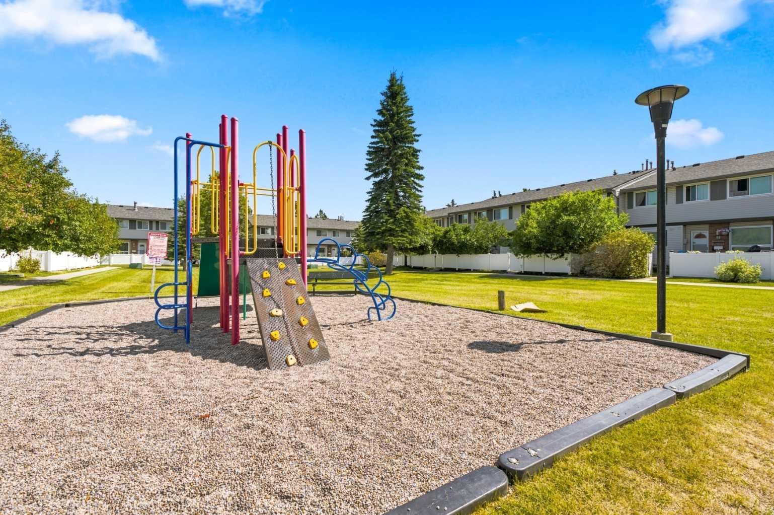 35, 740 Bracewood Drive SW