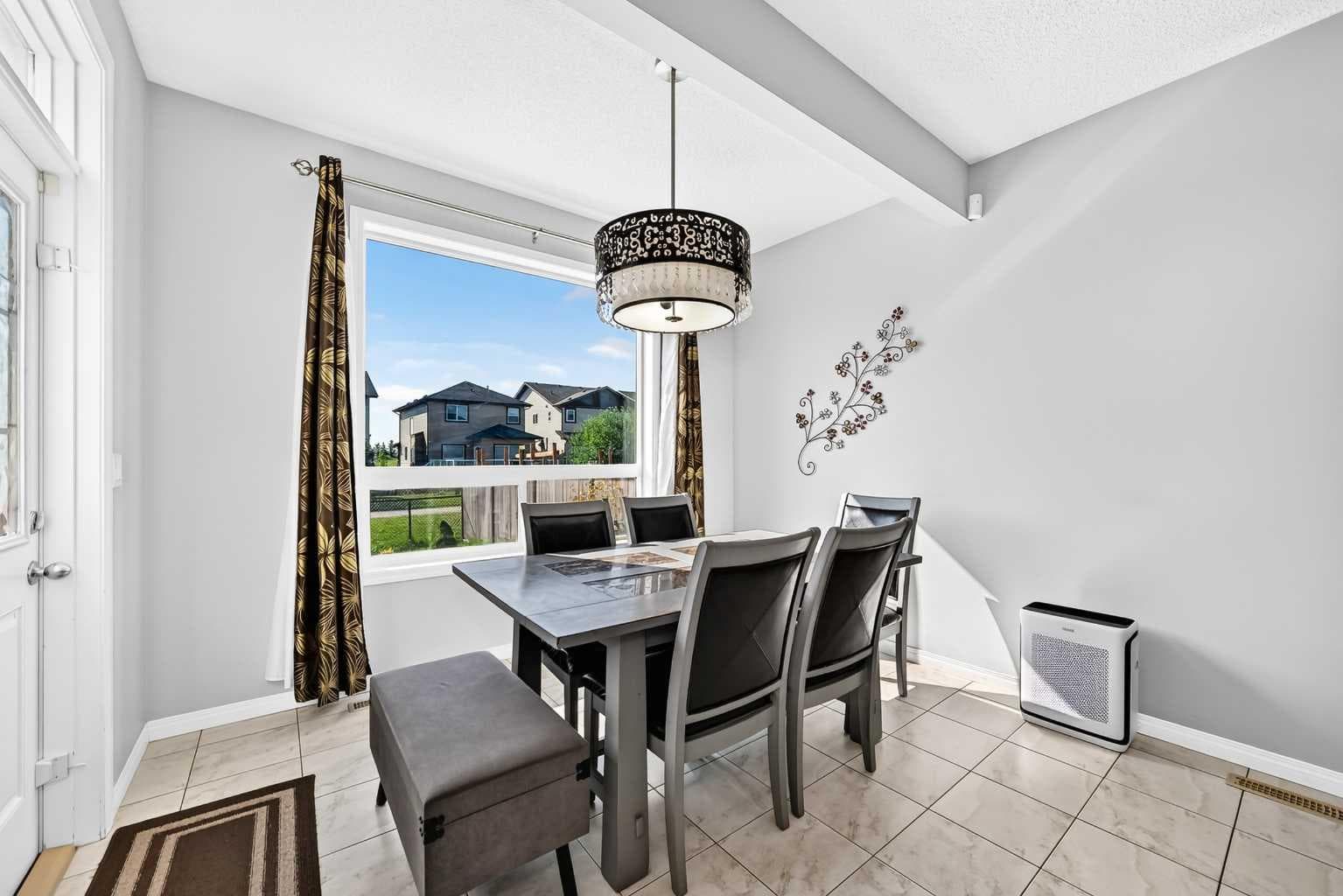 8 Skyview Point Terrace NE