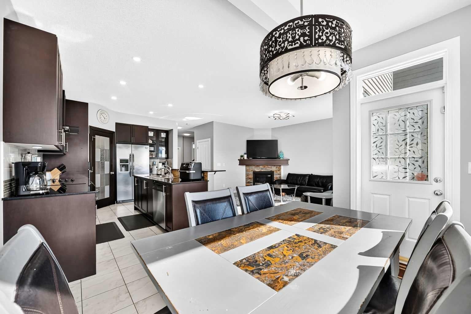 8 Skyview Point Terrace NE