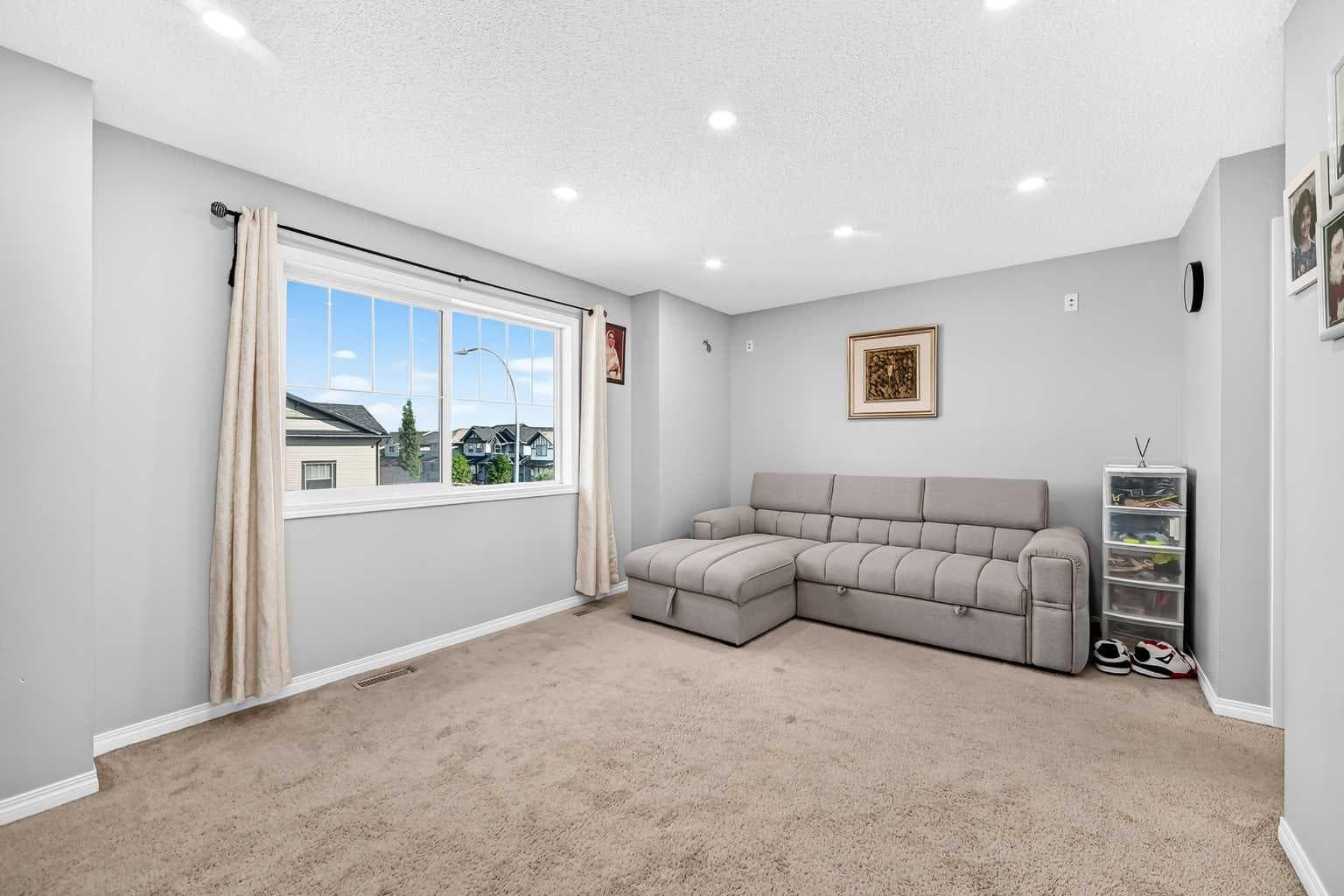 8 Skyview Point Terrace NE