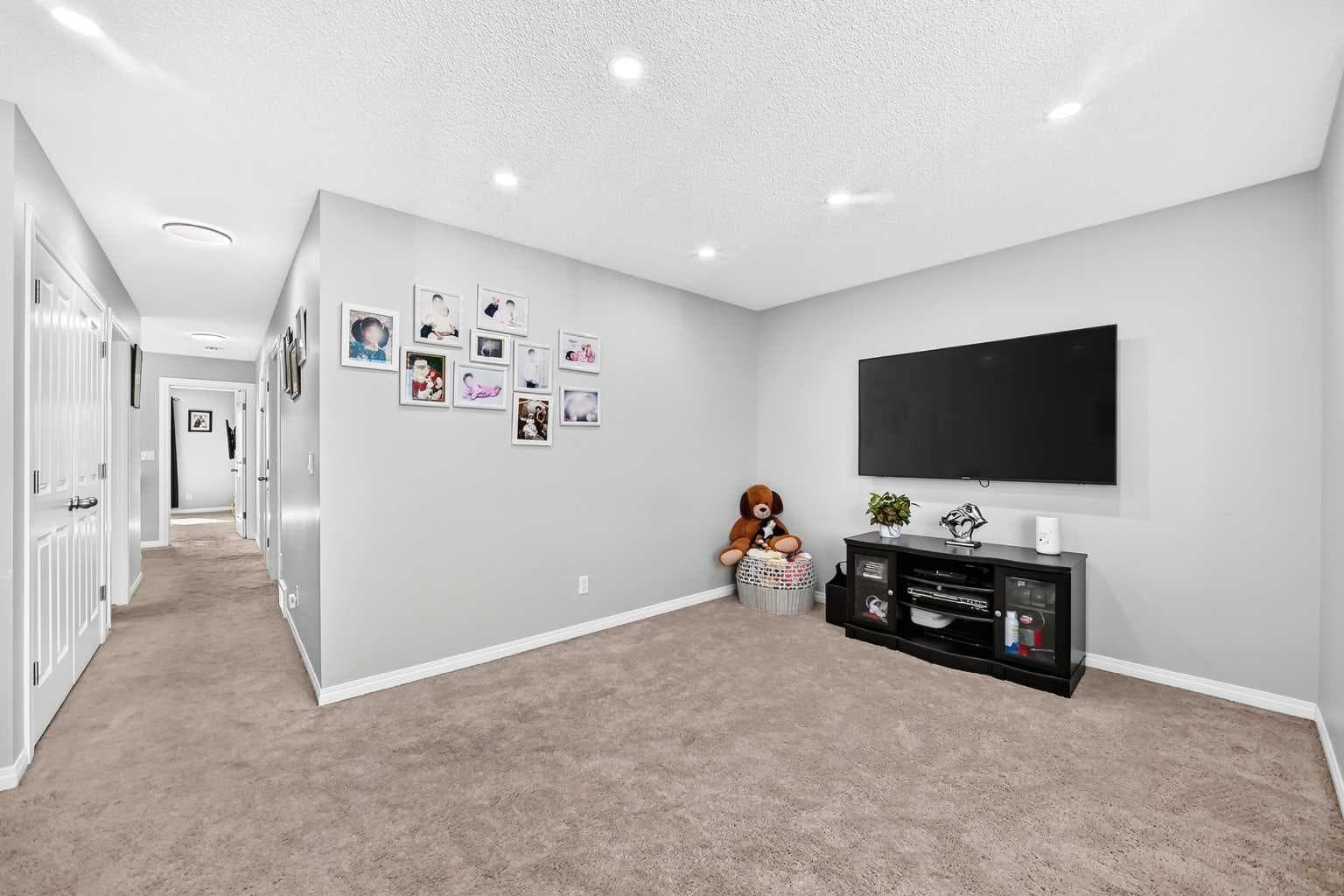 8 Skyview Point Terrace NE