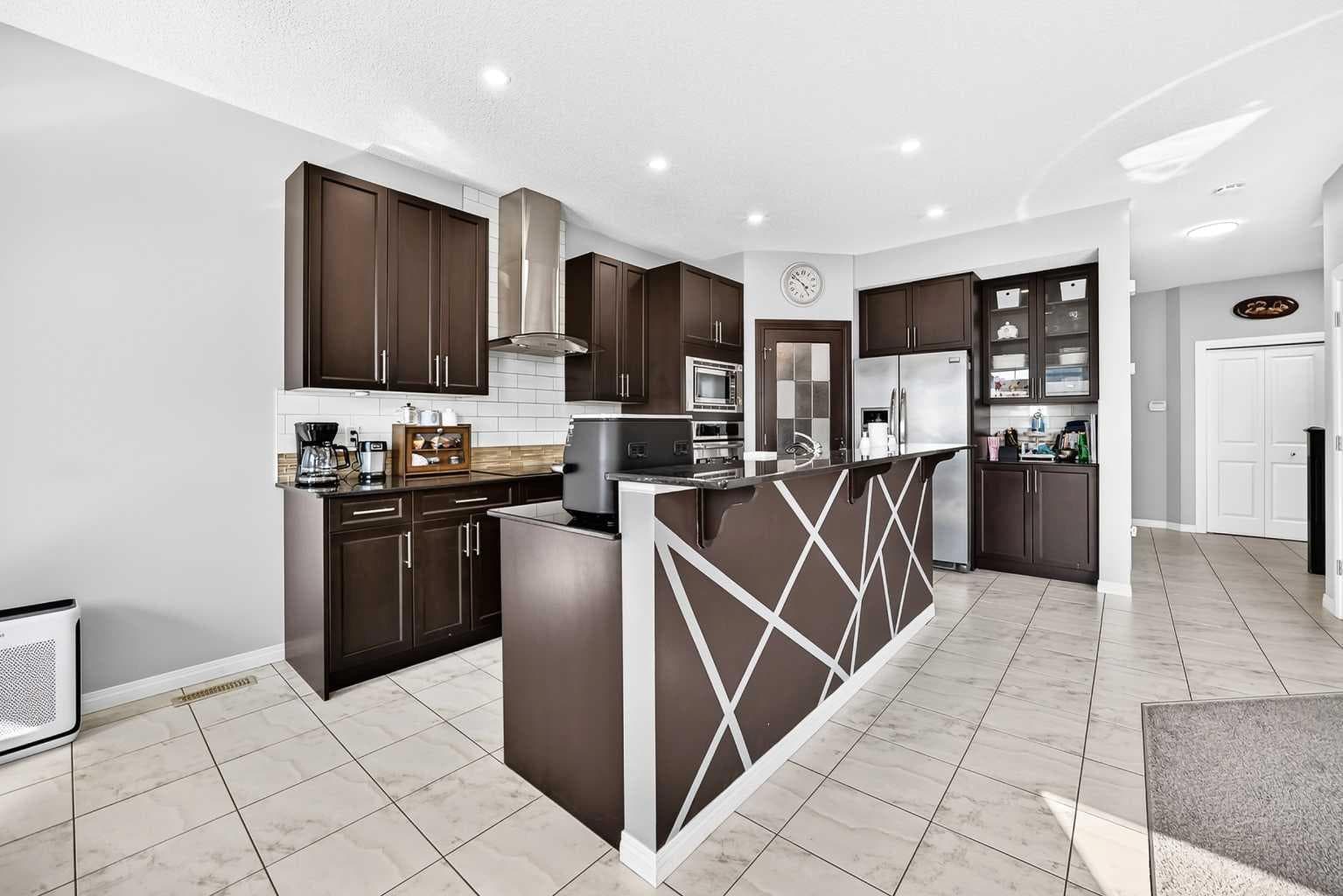 8 Skyview Point Terrace NE