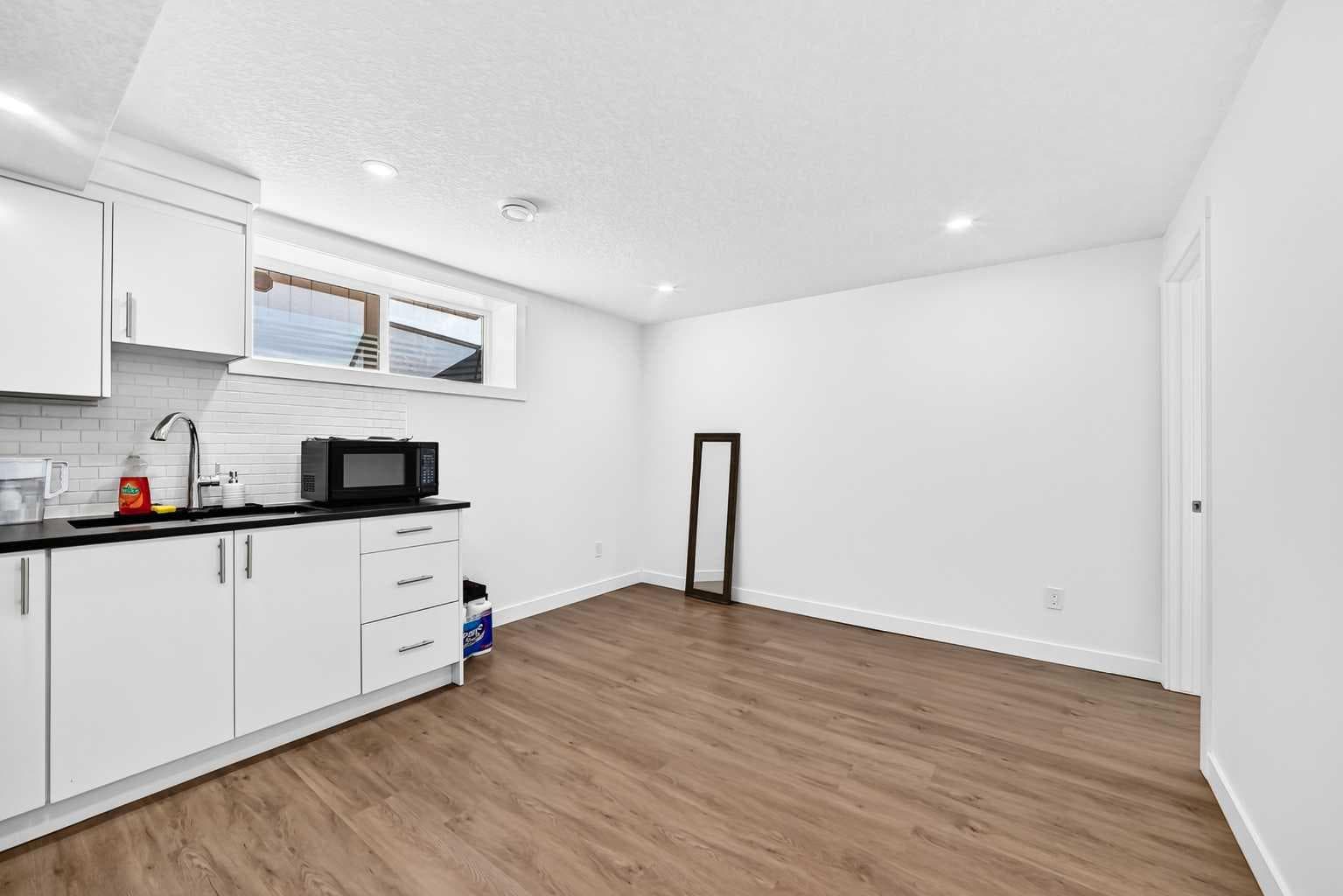 8 Skyview Point Terrace NE