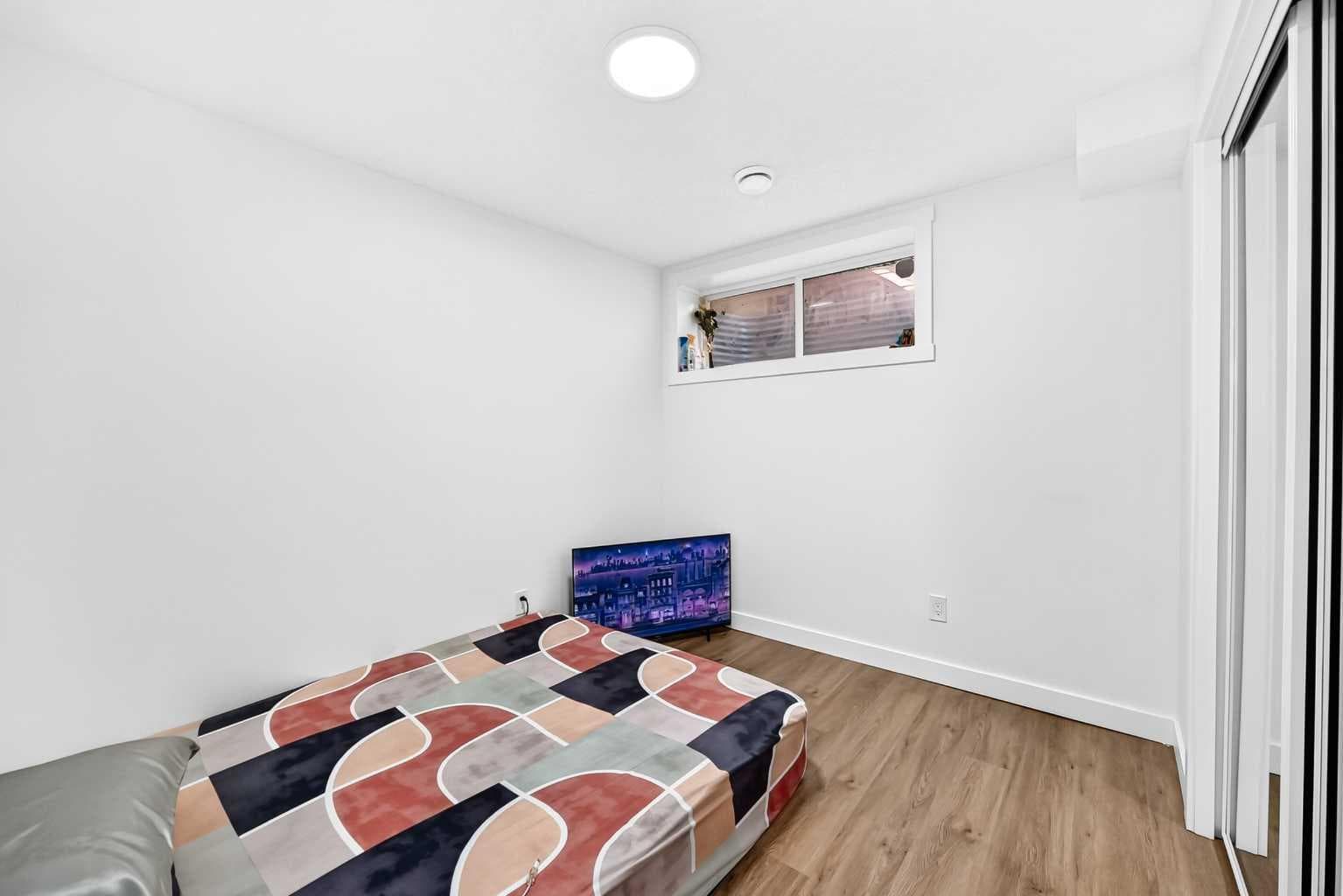 8 Skyview Point Terrace NE