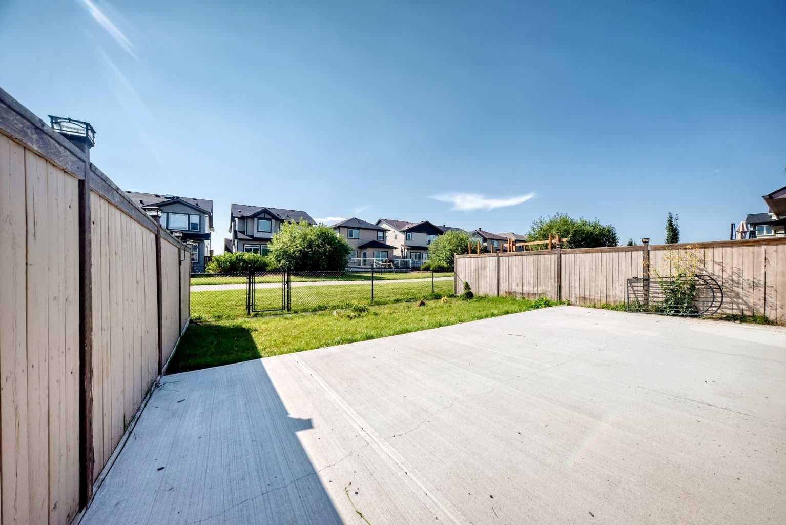 8 Skyview Point Terrace NE