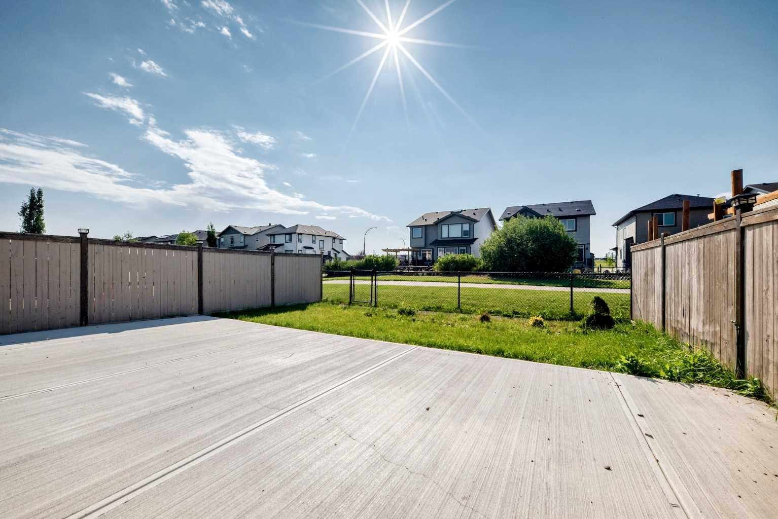 8 Skyview Point Terrace NE