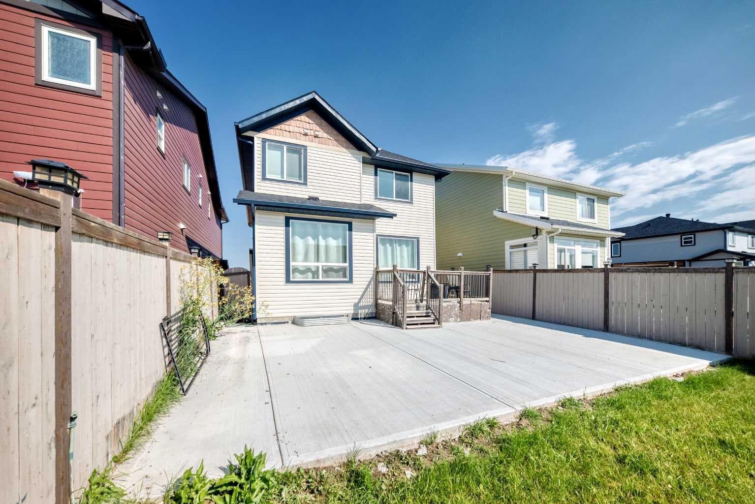 8 Skyview Point Terrace NE