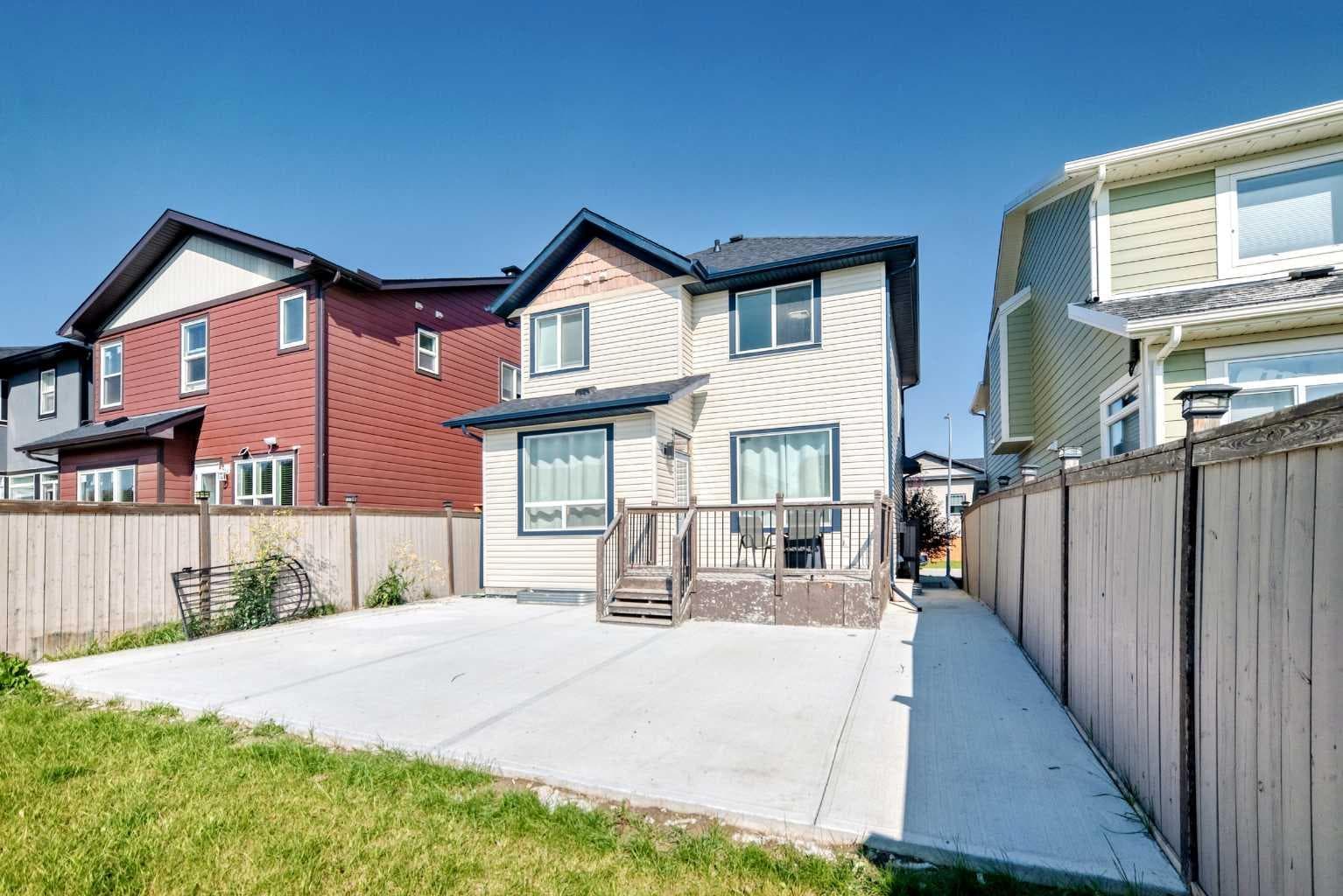 8 Skyview Point Terrace NE