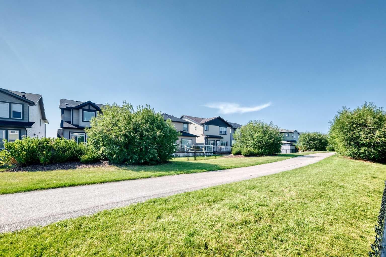 8 Skyview Point Terrace NE