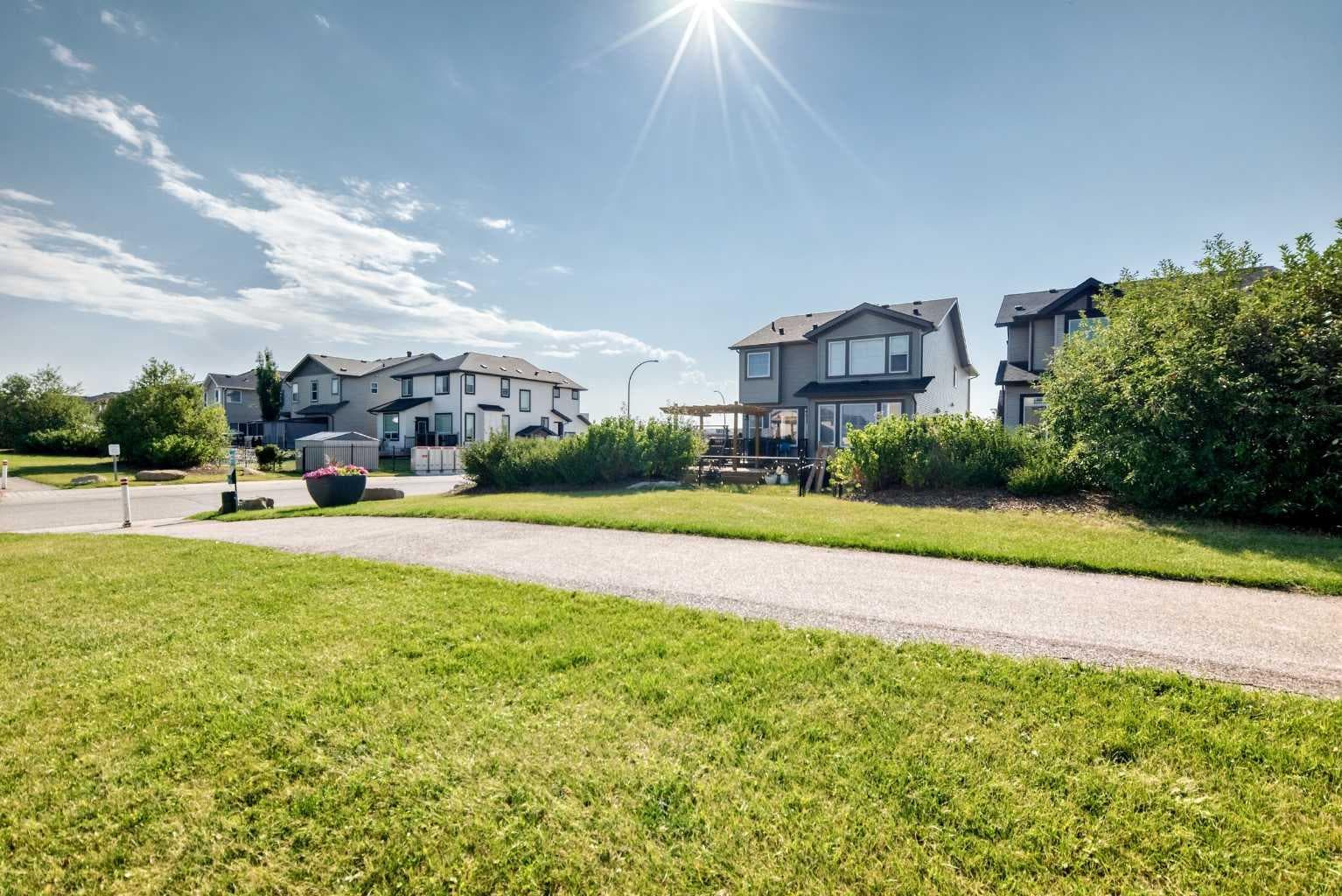 8 Skyview Point Terrace NE